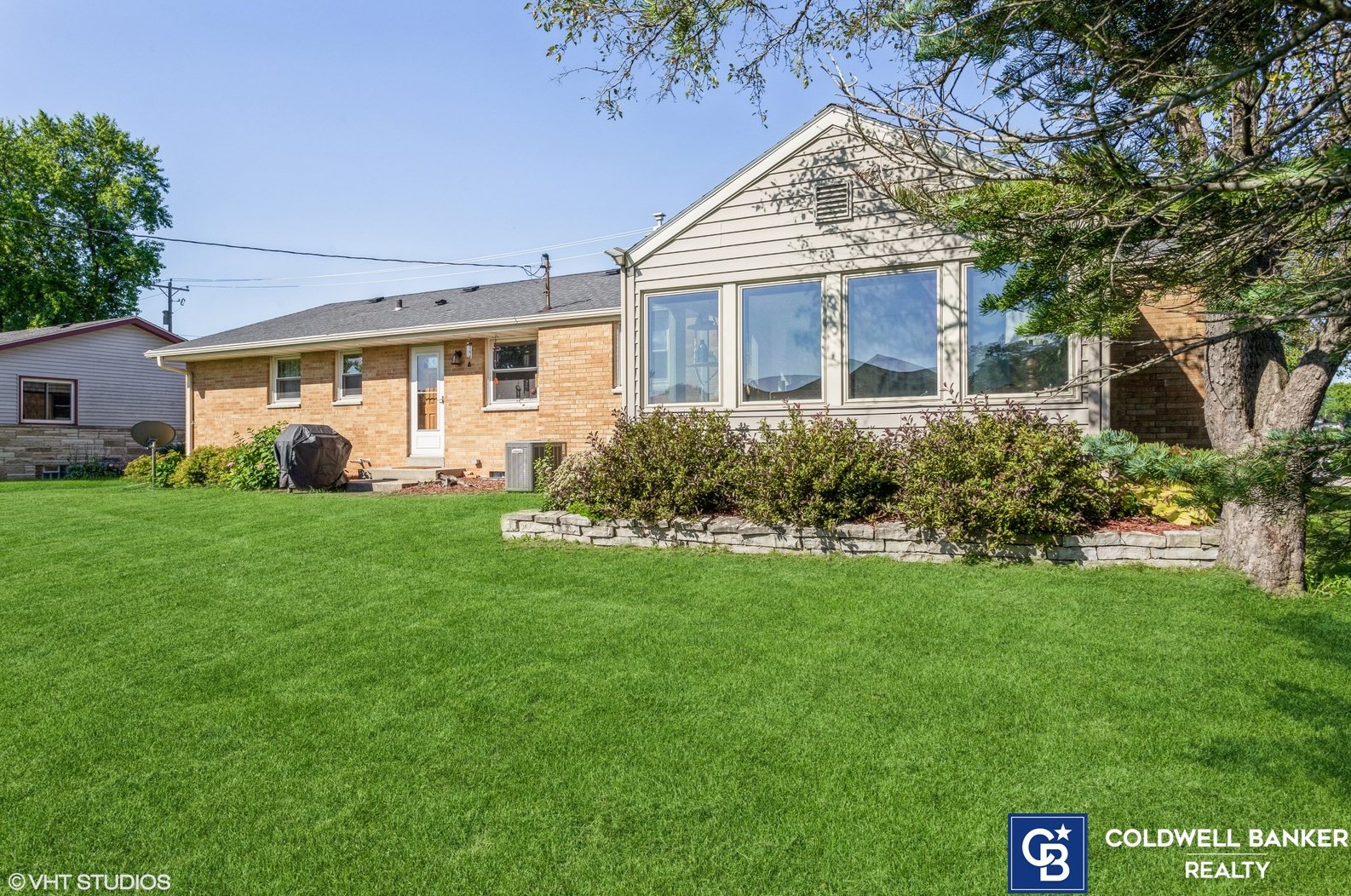 668 Main St, Hartford WI  53027-1232 exterior