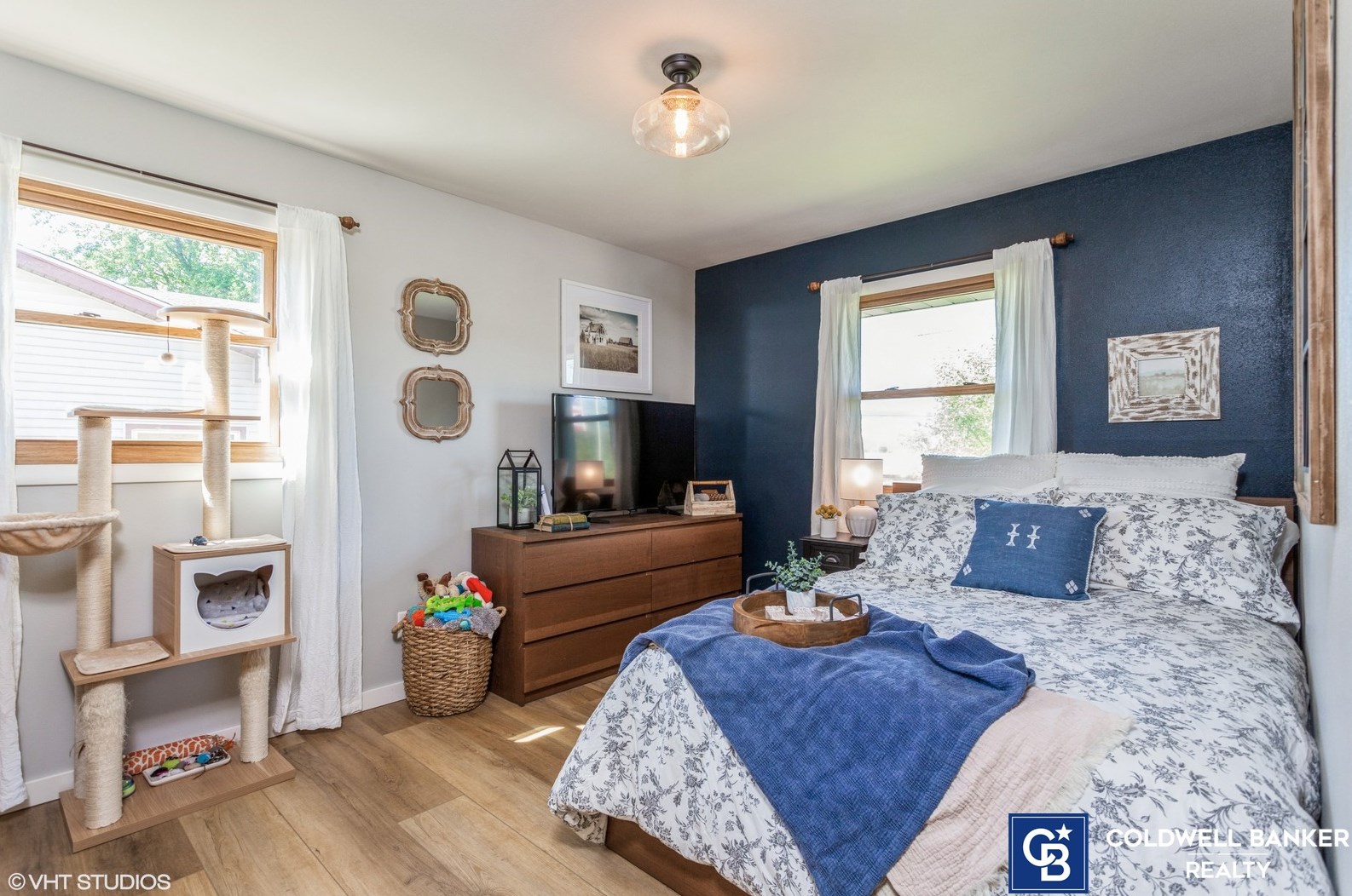 668 Main St, Hartford WI  53027-1232 exterior