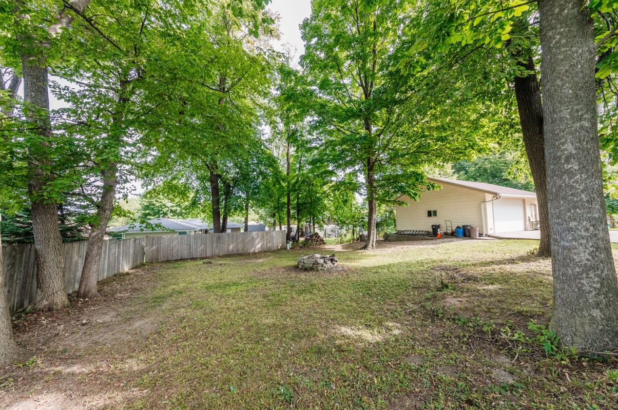 1824 Mackinac Ave, South Milwaukee WI  53172-2930 exterior