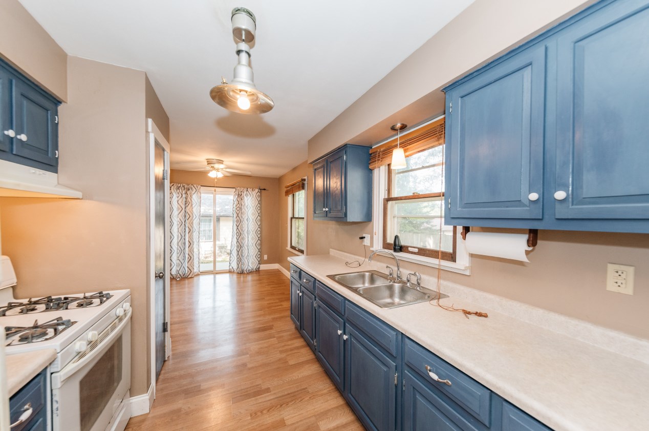 1824 Mackinac Ave, South Milwaukee WI  53172-2930 exterior