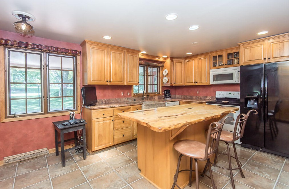 1880 Churchview Dr, Brookfield WI 53005-5133 exterior