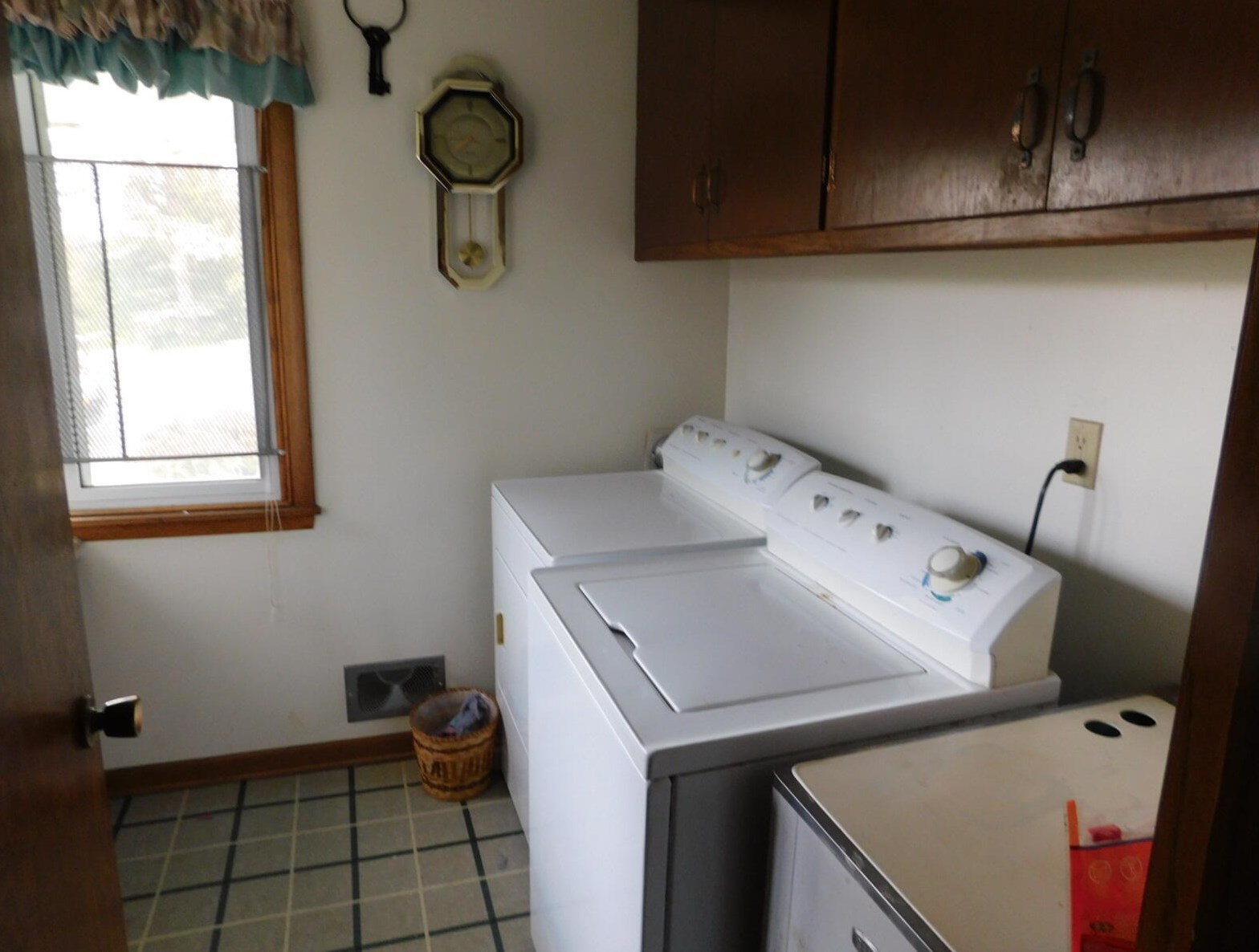 830 Janacek Rd, Brookfield WI 53045-6050 exterior