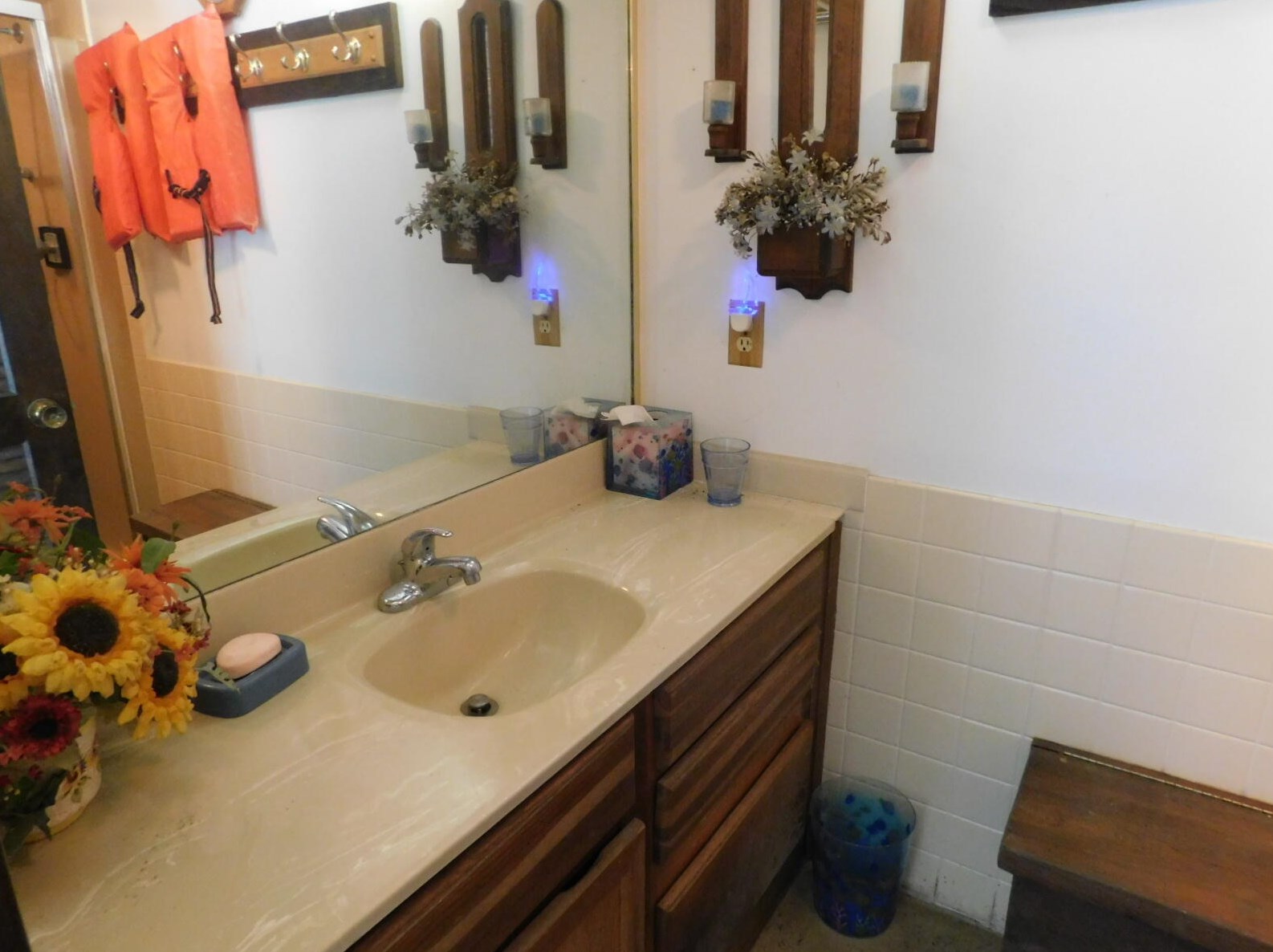 830 Janacek Rd, Brookfield WI 53045-6050 exterior