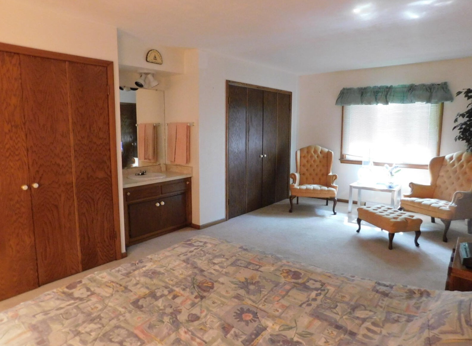 830 Janacek Rd, Brookfield WI 53045-6050 exterior