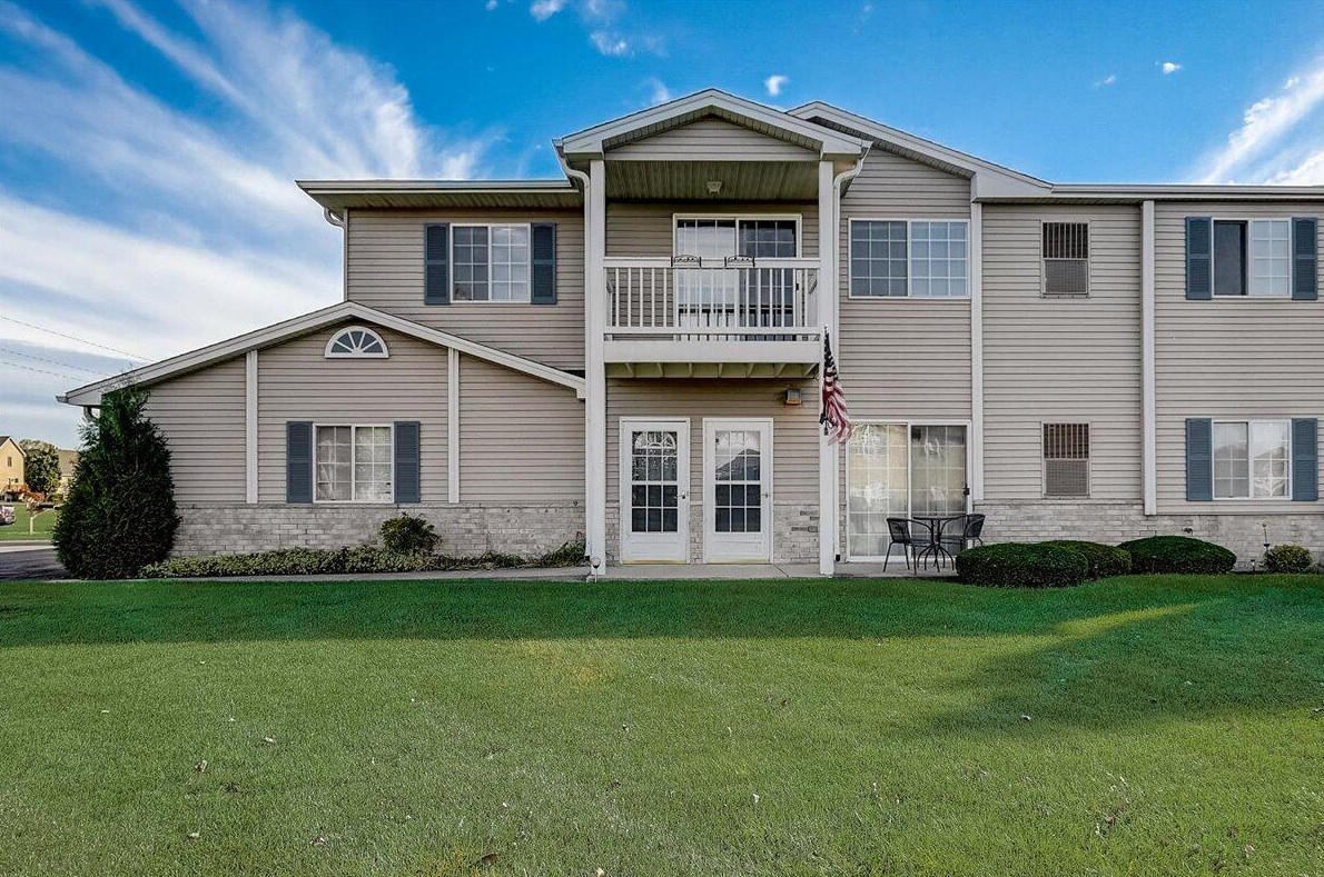 1635 Summerset Dr, Racine WI  53406-2667 exterior
