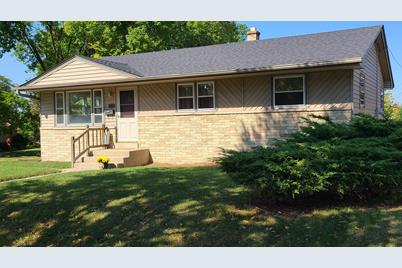 10160 W Cleveland Ave - Photo 1