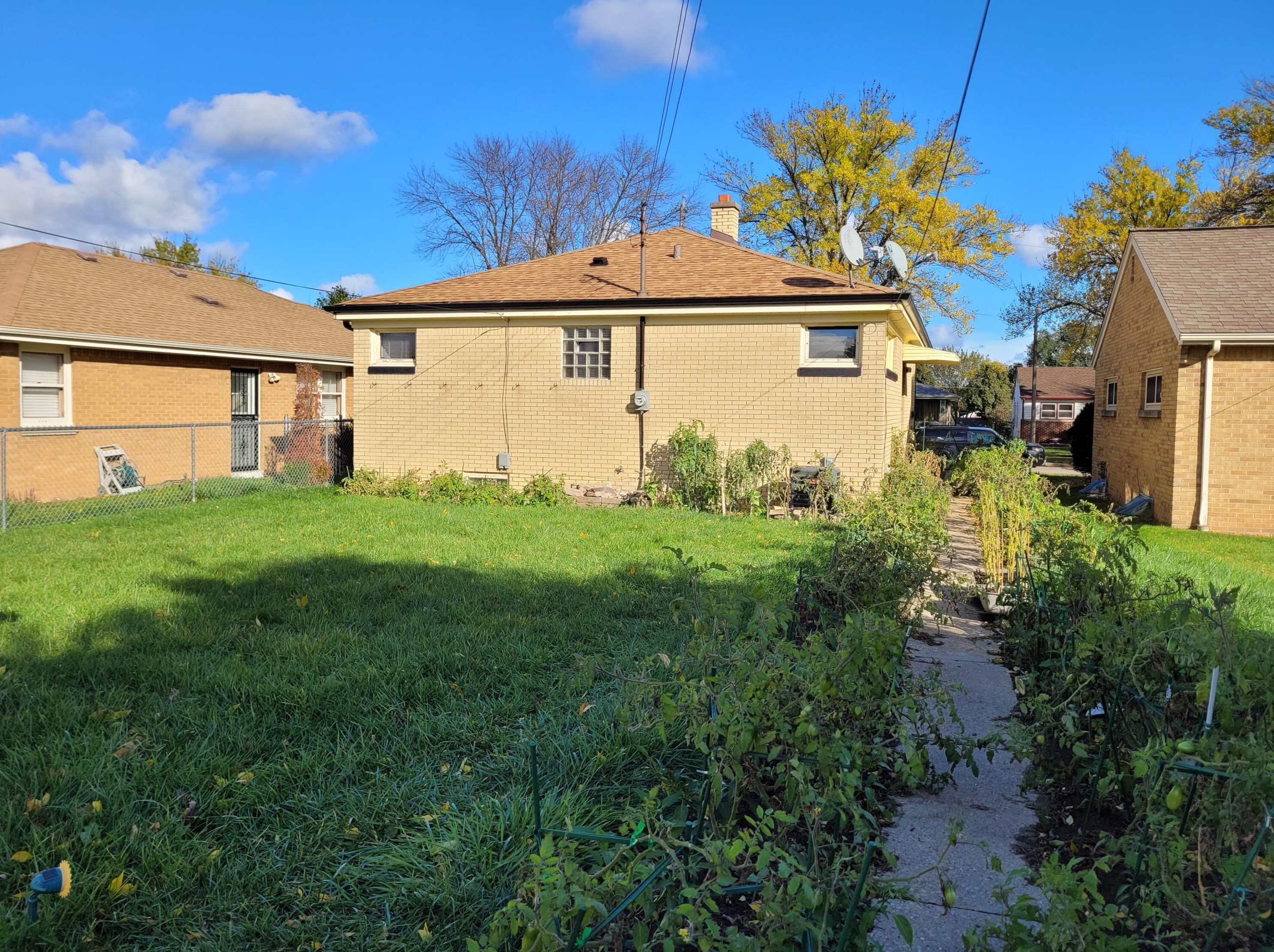 3845 61, Milwaukee WI 53216-2102 exterior