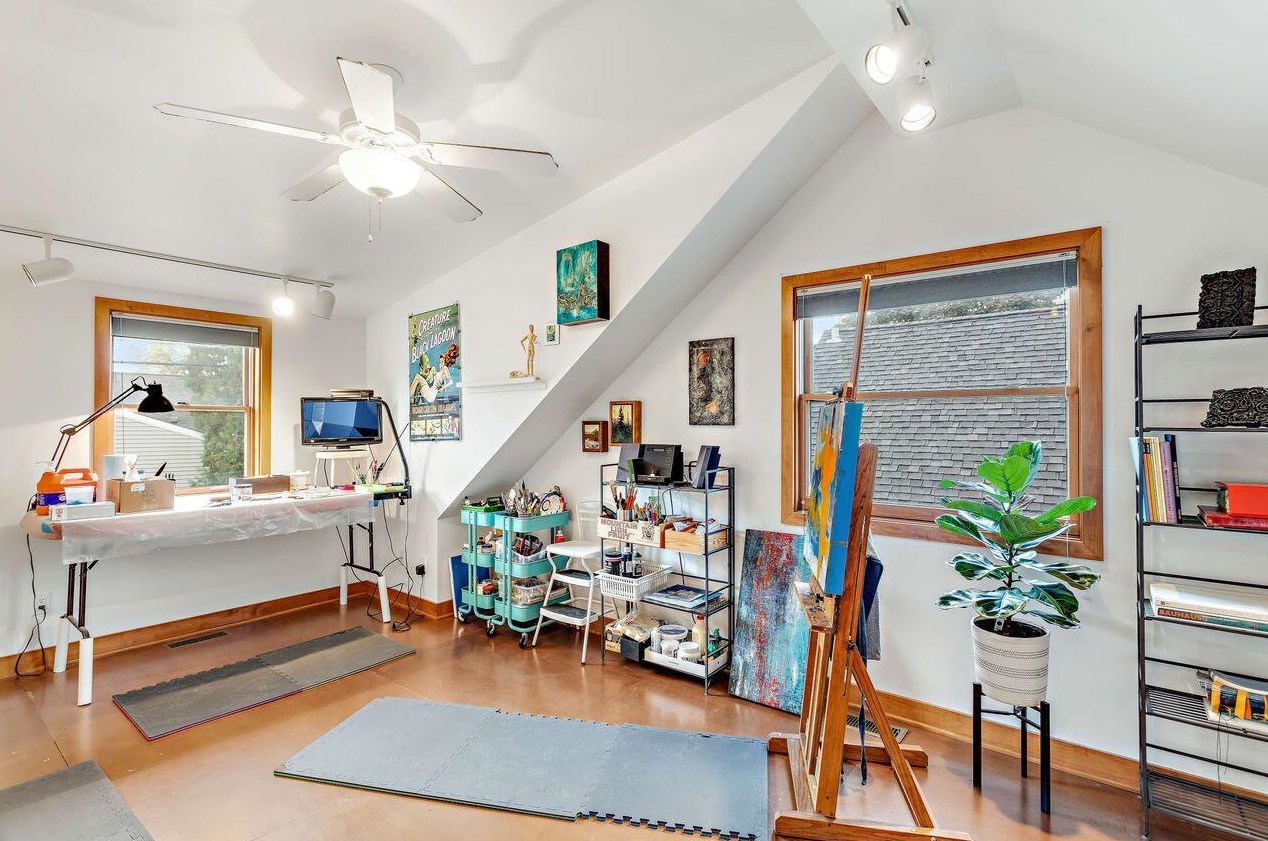 209 Honey Crk Dr, Milwaukee WI 53221-4062 exterior