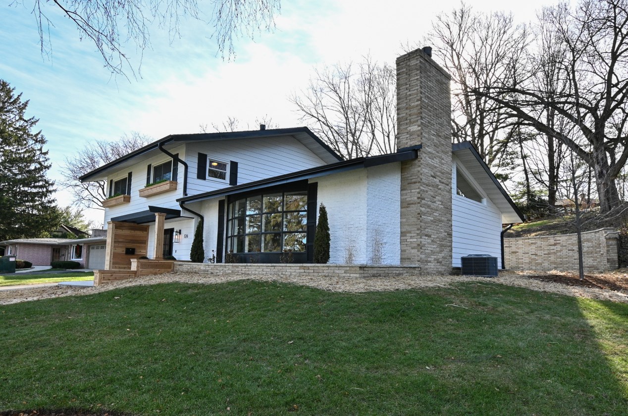 126 Brook Ln, Delavan WI 53115-1611 exterior