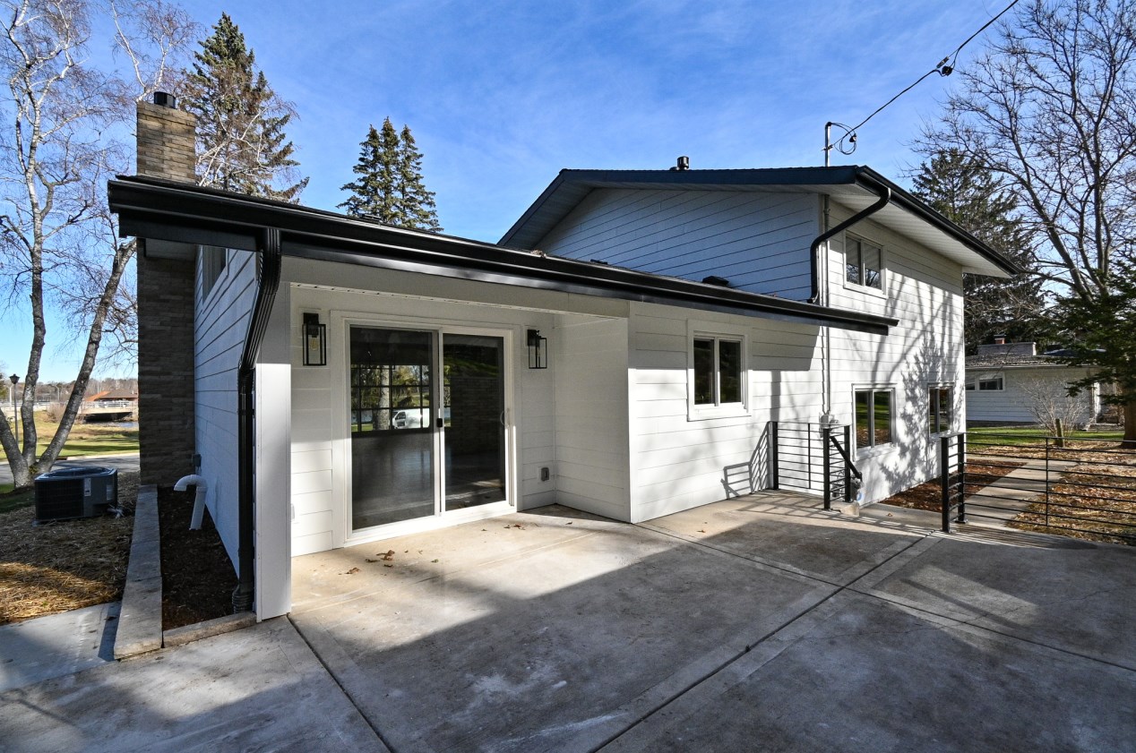 126 Brook Ln, Delavan WI 53115-1611 exterior