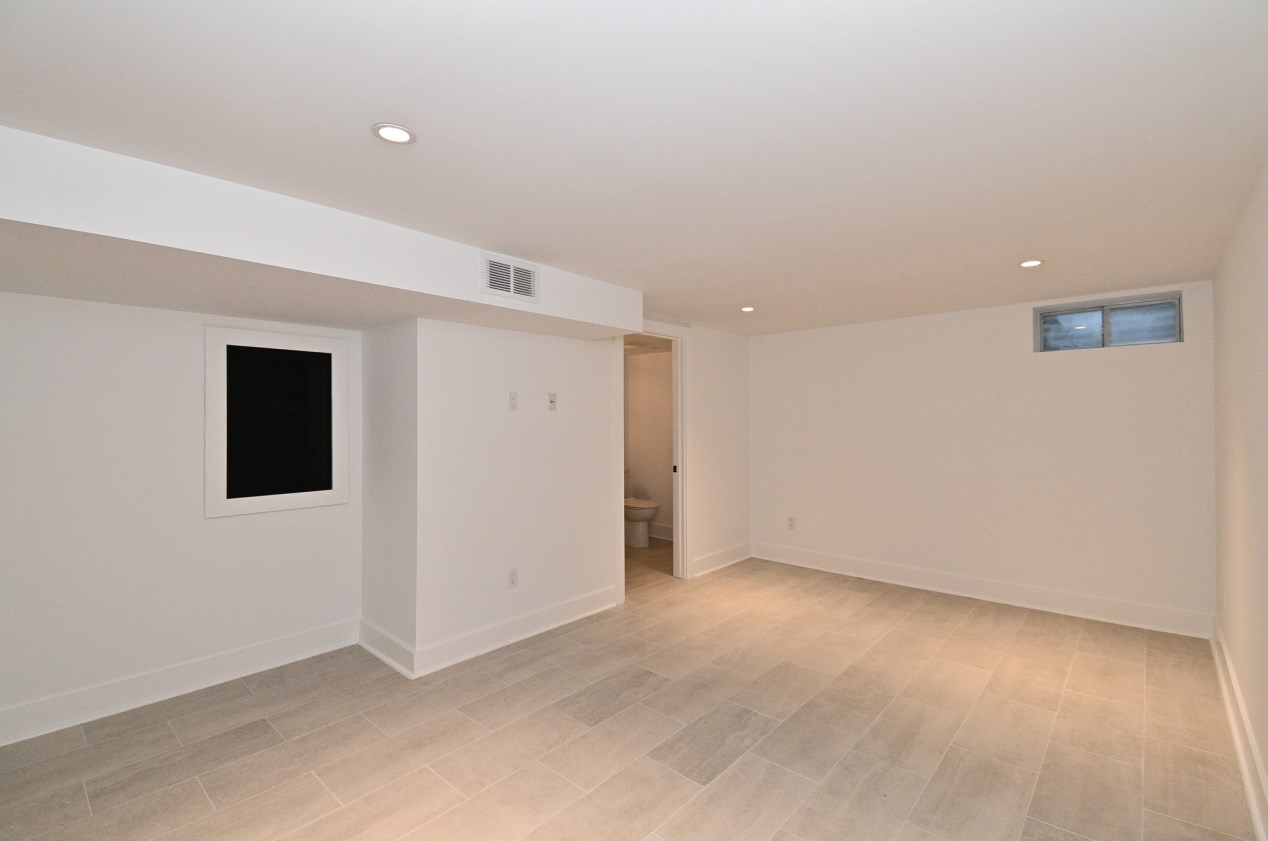 126 Brook Ln, Delavan WI 53115-1611 exterior