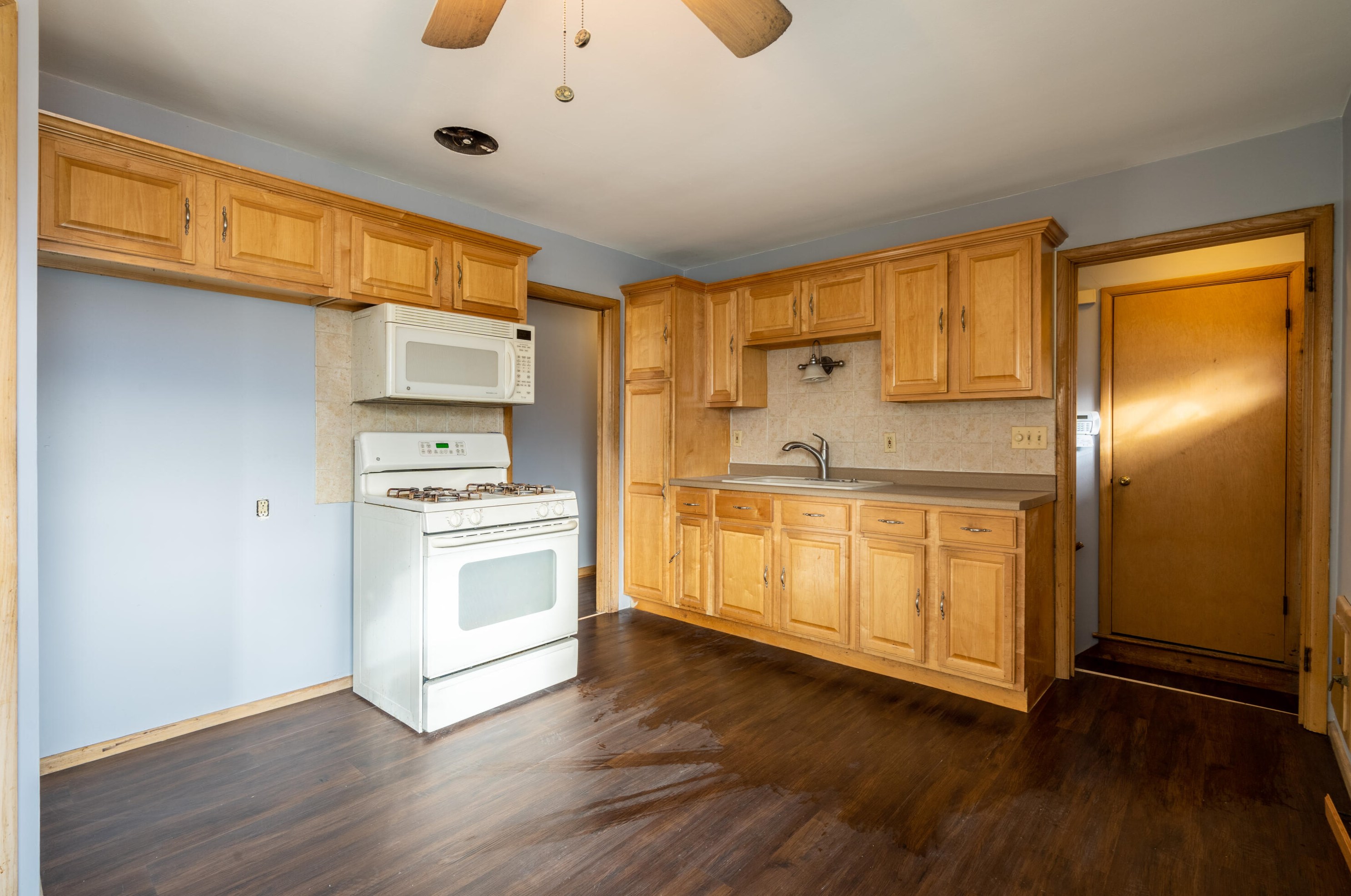 4256 72, Milwaukee WI 53216-1037 exterior