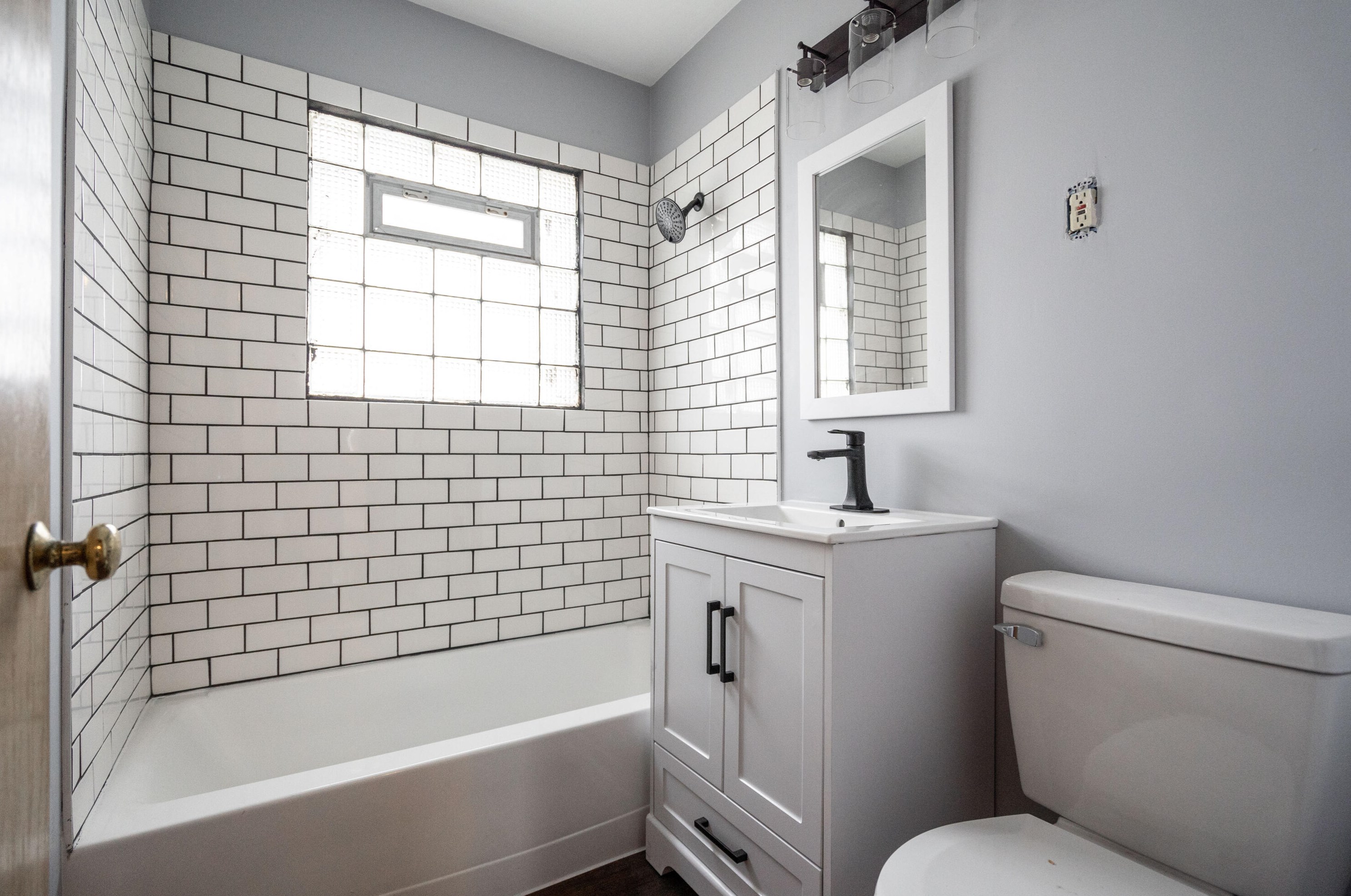 4256 72, Milwaukee WI 53216-1037 exterior