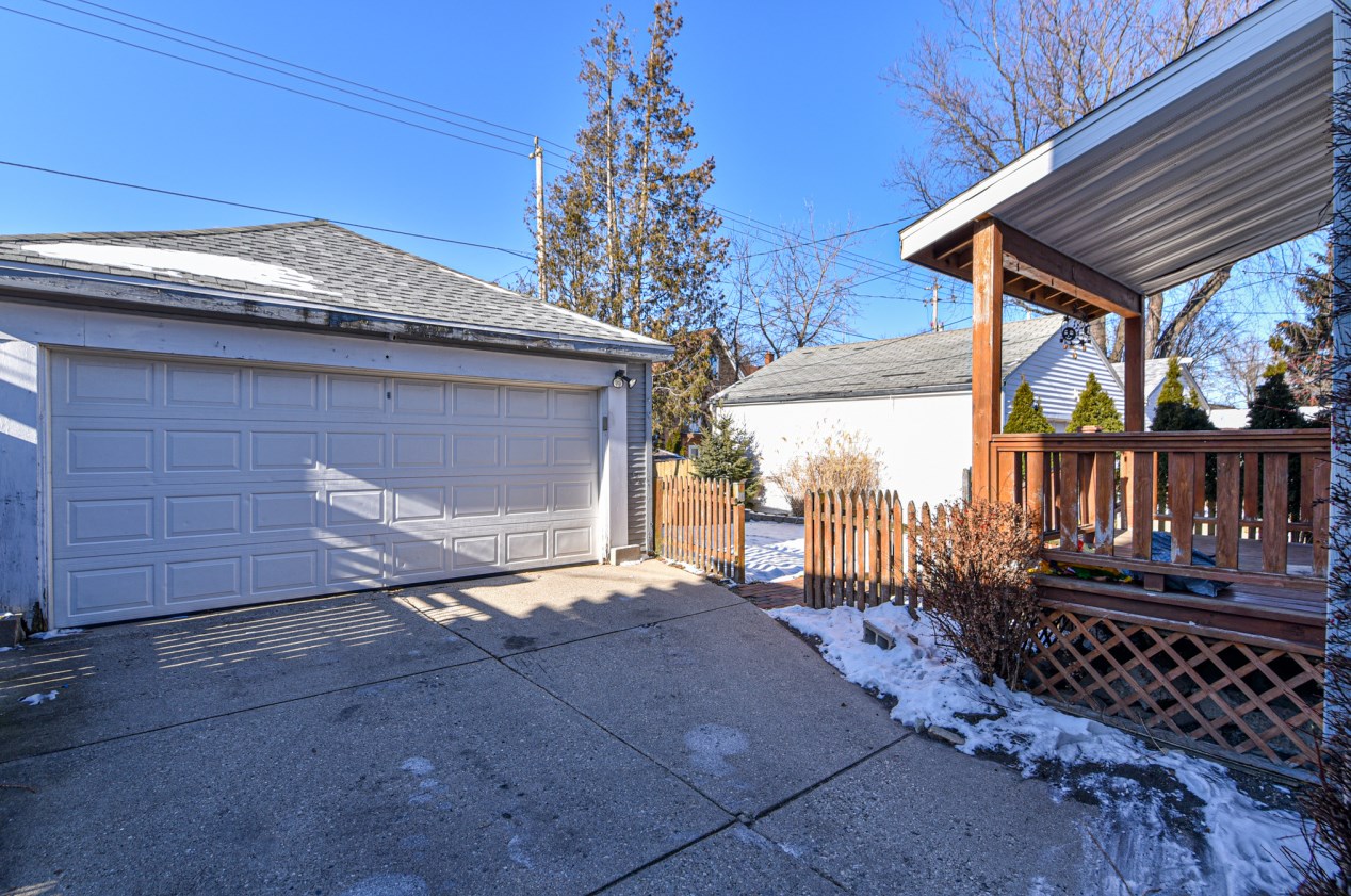 3417 Cramer St, Milwaukee WI 53211-2816 exterior