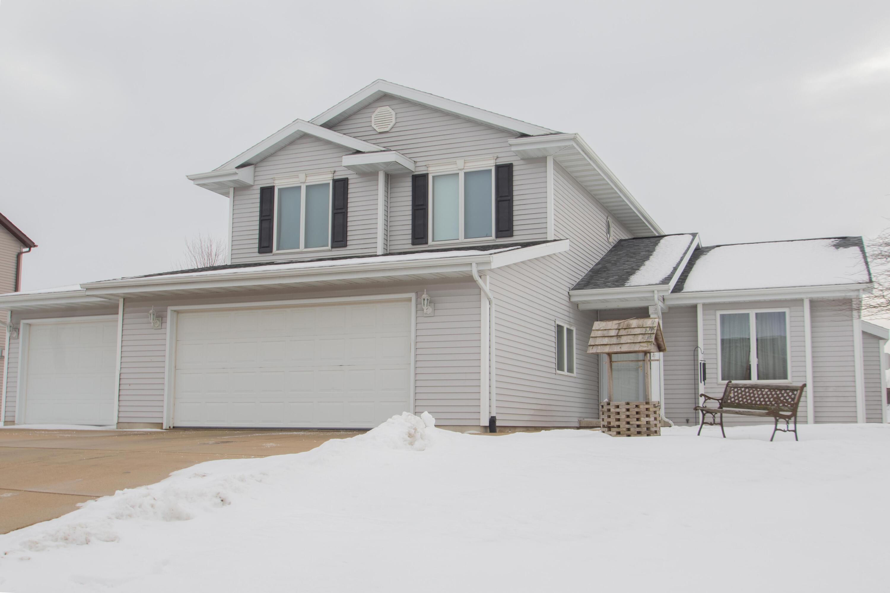 1407 Stoneridge Dr, Watertown, WI 53098 MLS 1776478 Coldwell Banker