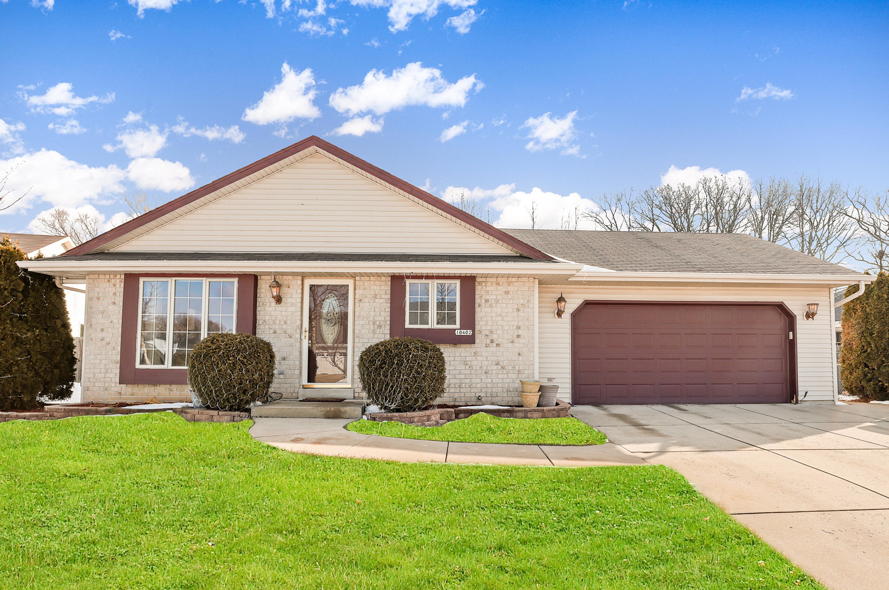 10402 Donald Dr, Oak Creek WI  53154-6749 exterior