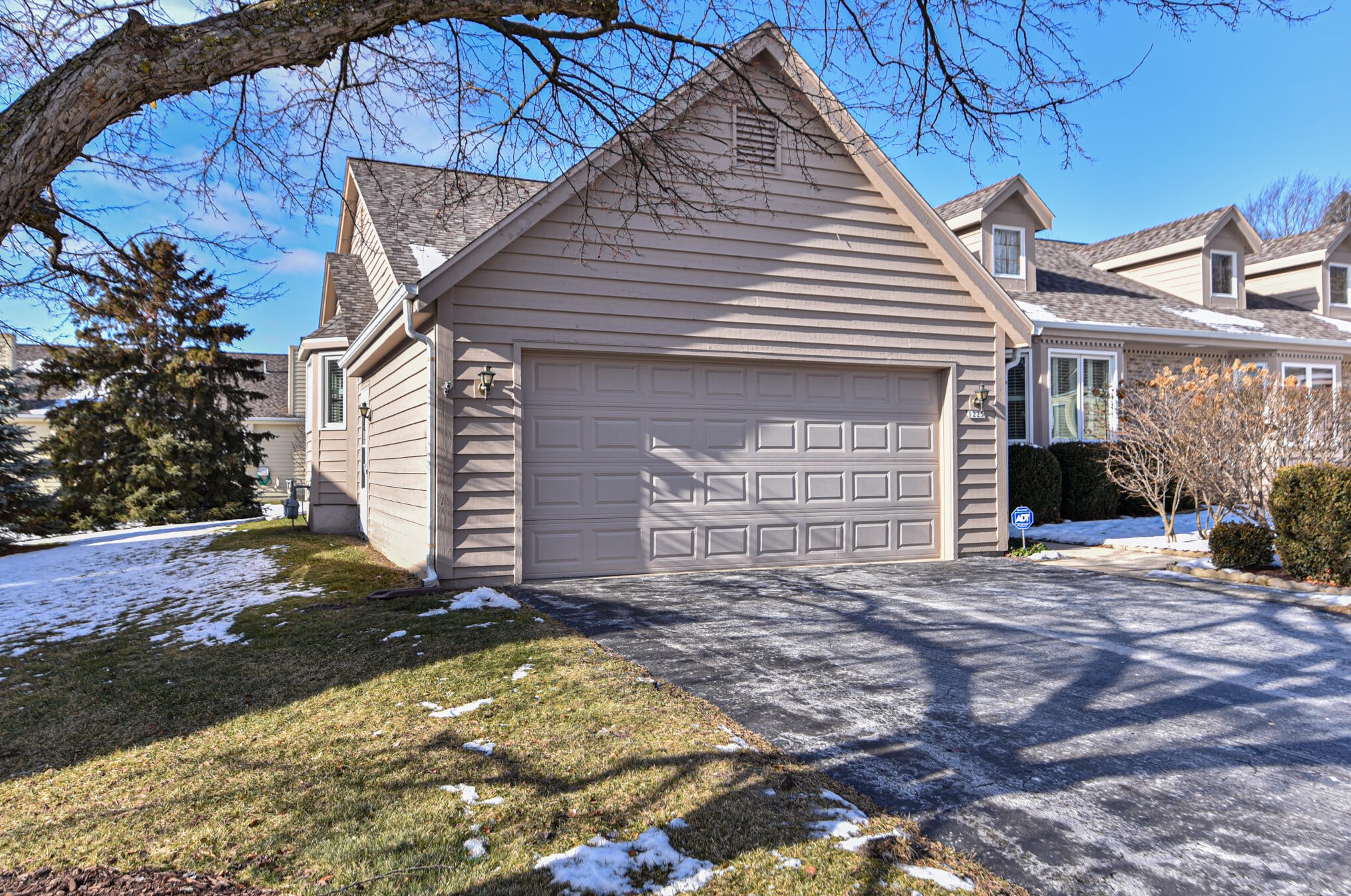 1225 Lansdowne Ct, Brookfield WI  53045-4466 exterior