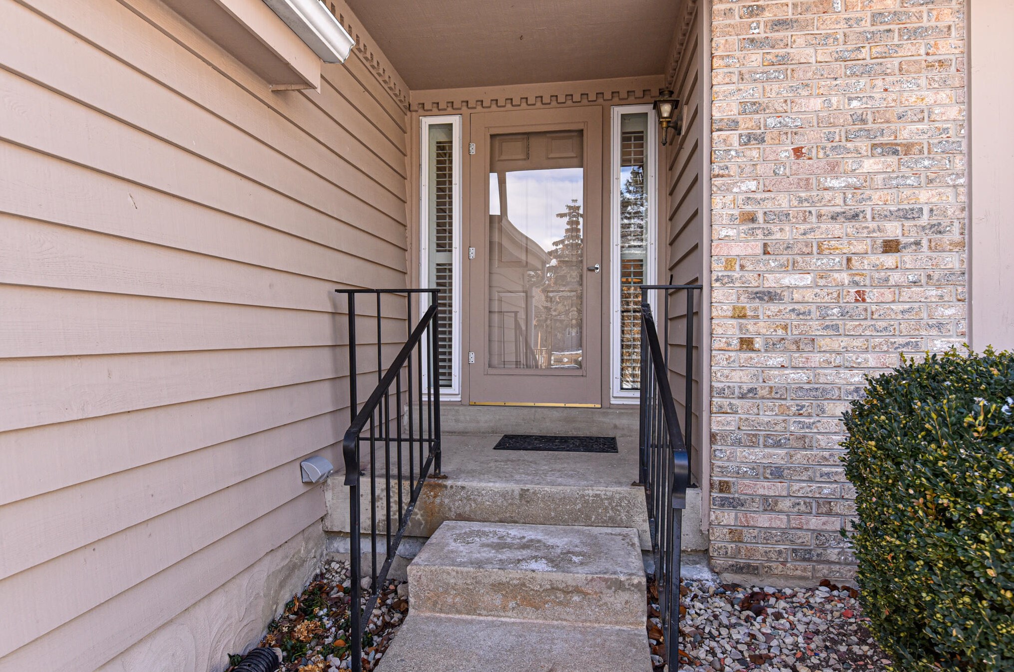 1225 Lansdowne Ct, Brookfield WI  53045-4465 exterior