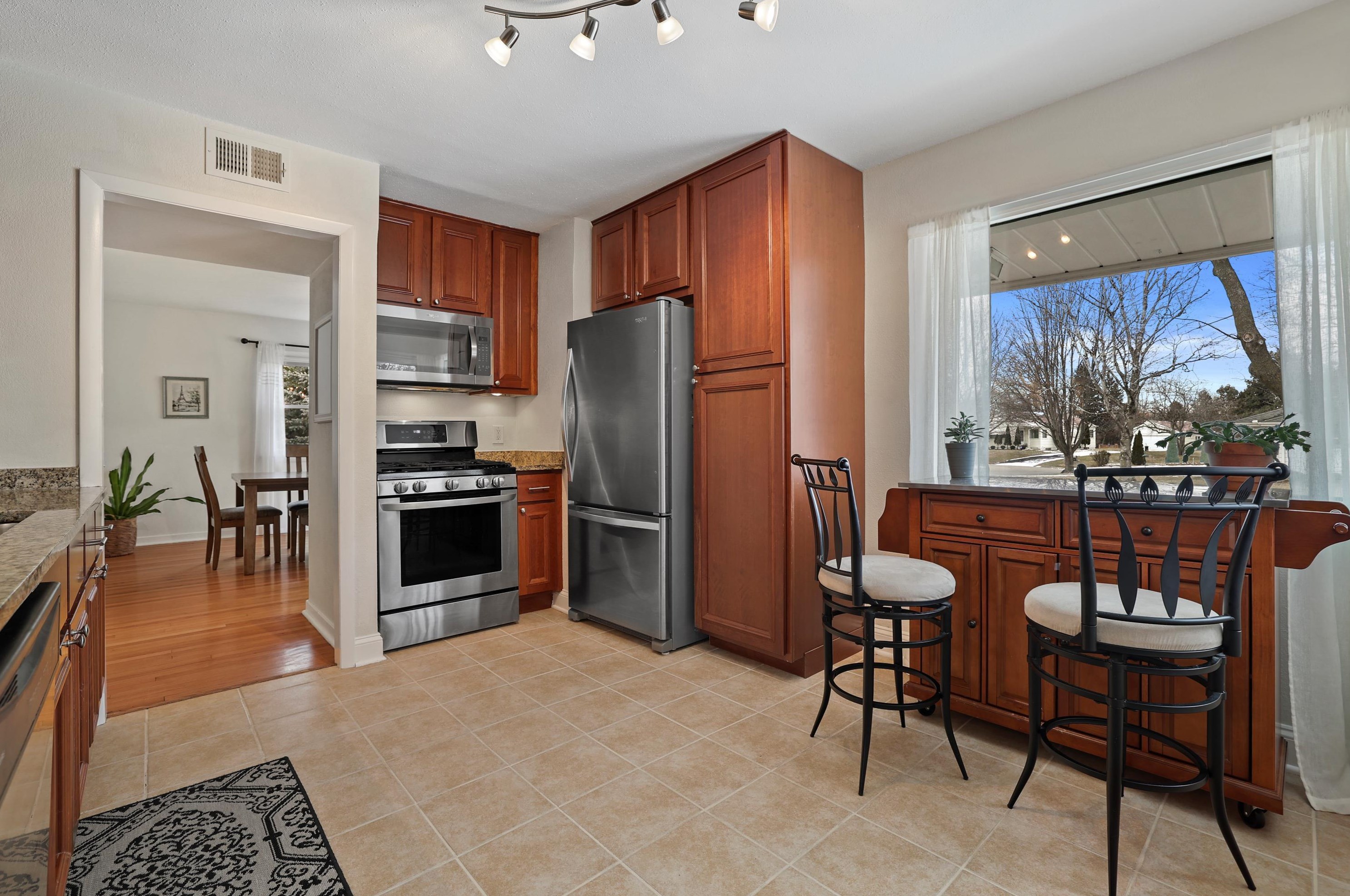 3127 Rochelle Ave, Milwaukee WI 53209-2505 exterior