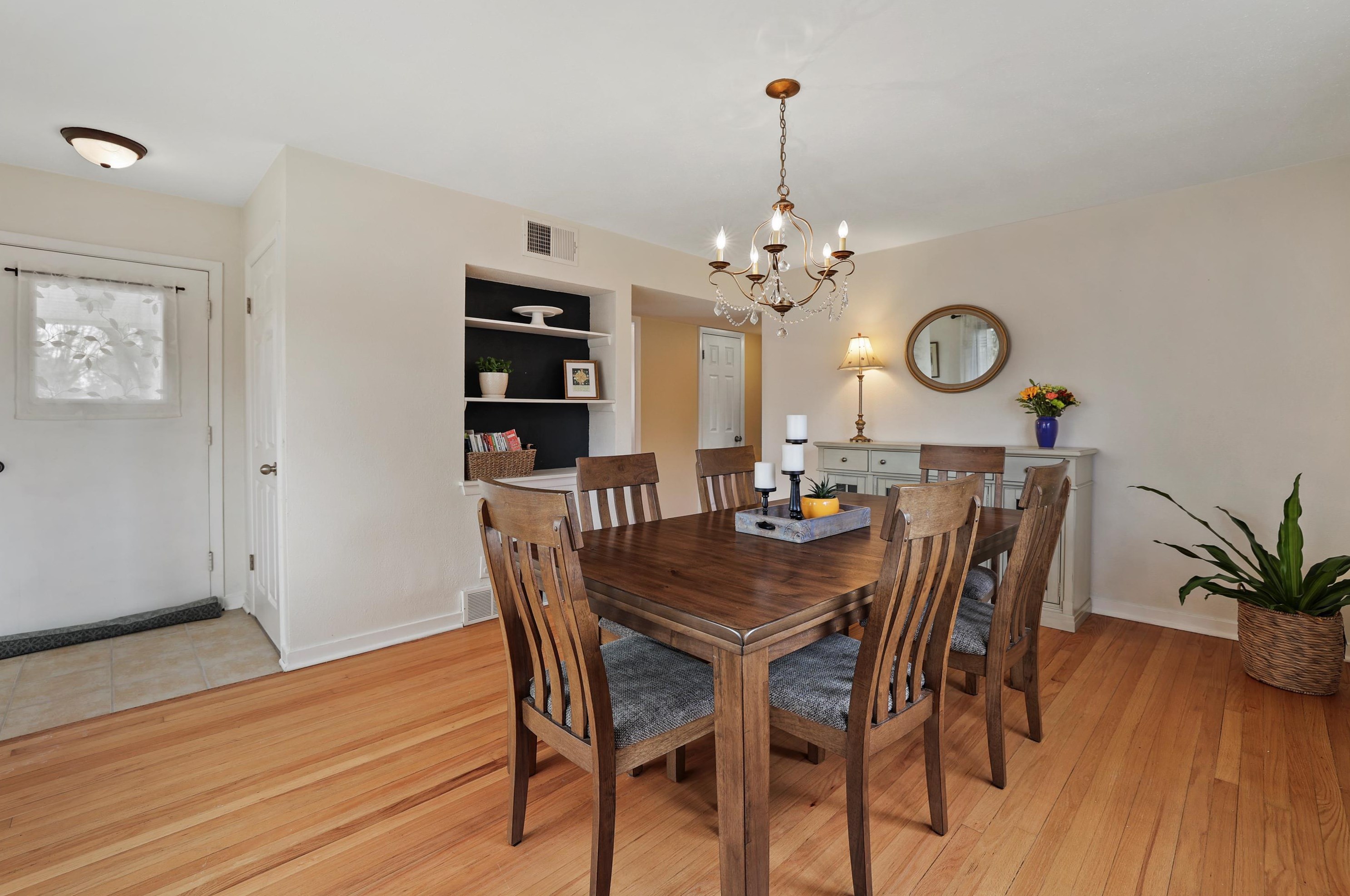 3127 Rochelle Ave, Milwaukee WI 53209-2505 exterior