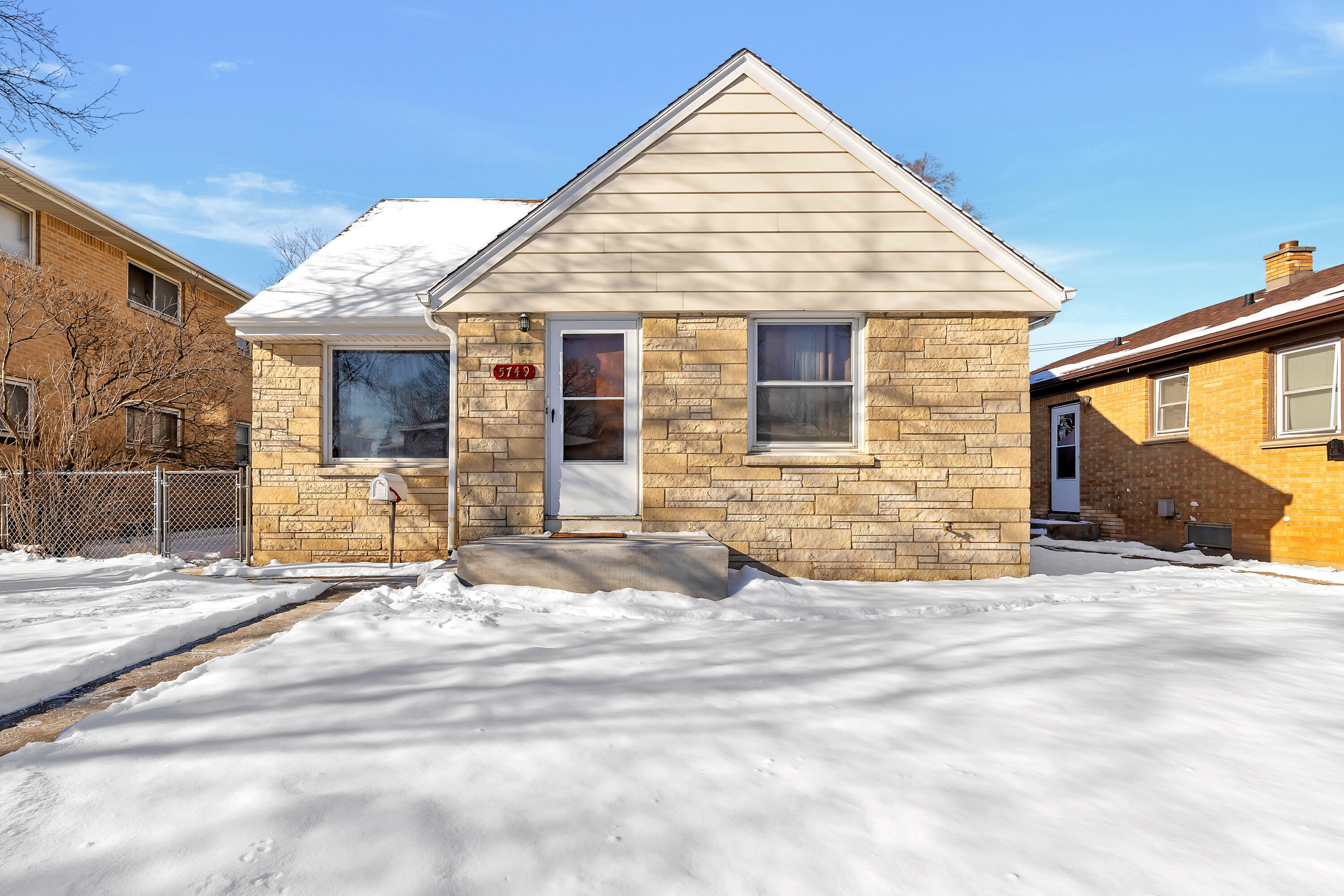 5749 N 91st St Milwaukee Wi 53225 Mls 1777995 Coldwell Banker