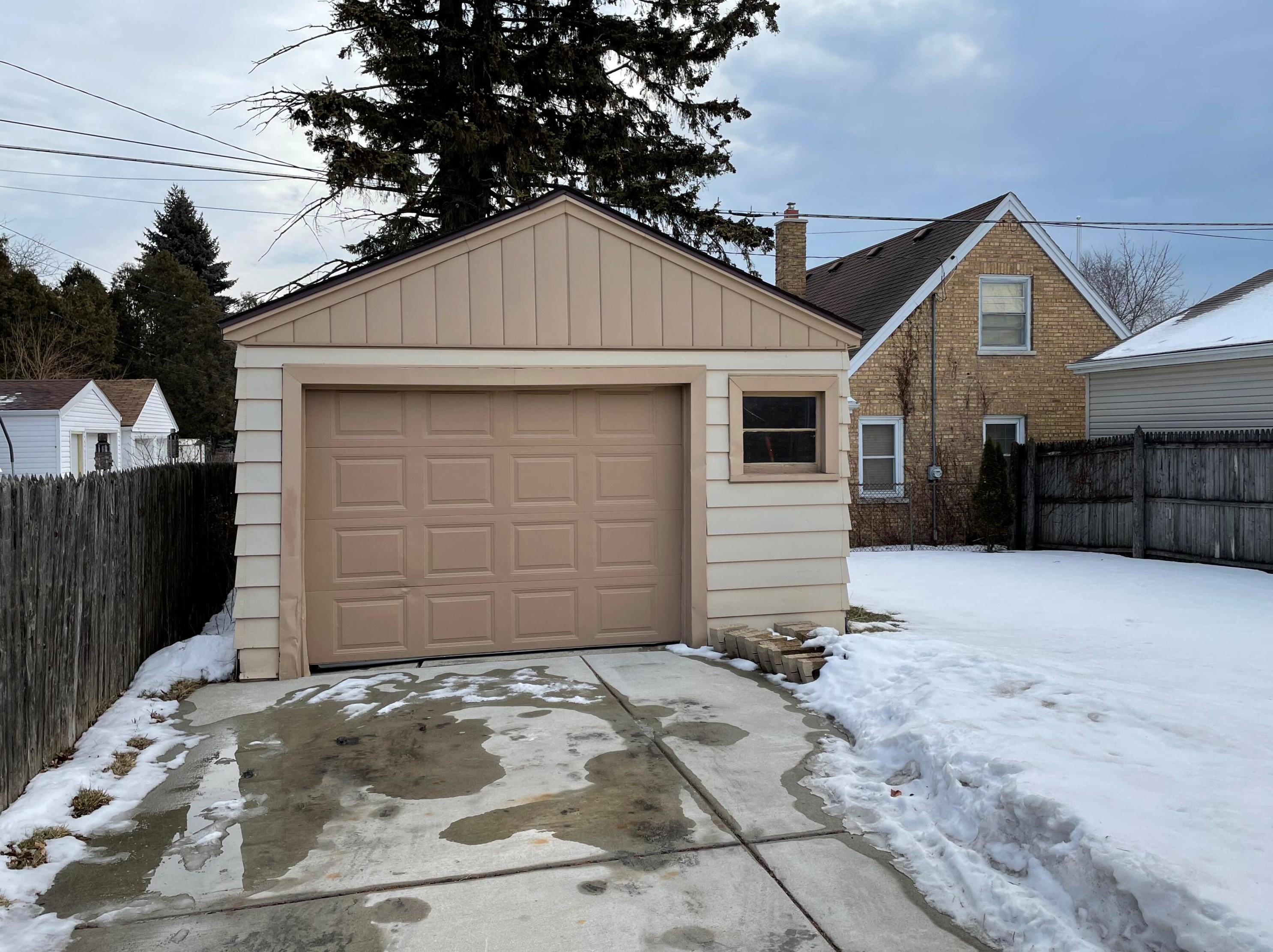 2717 Ashland Ave, Racine WI  53403-2950 exterior