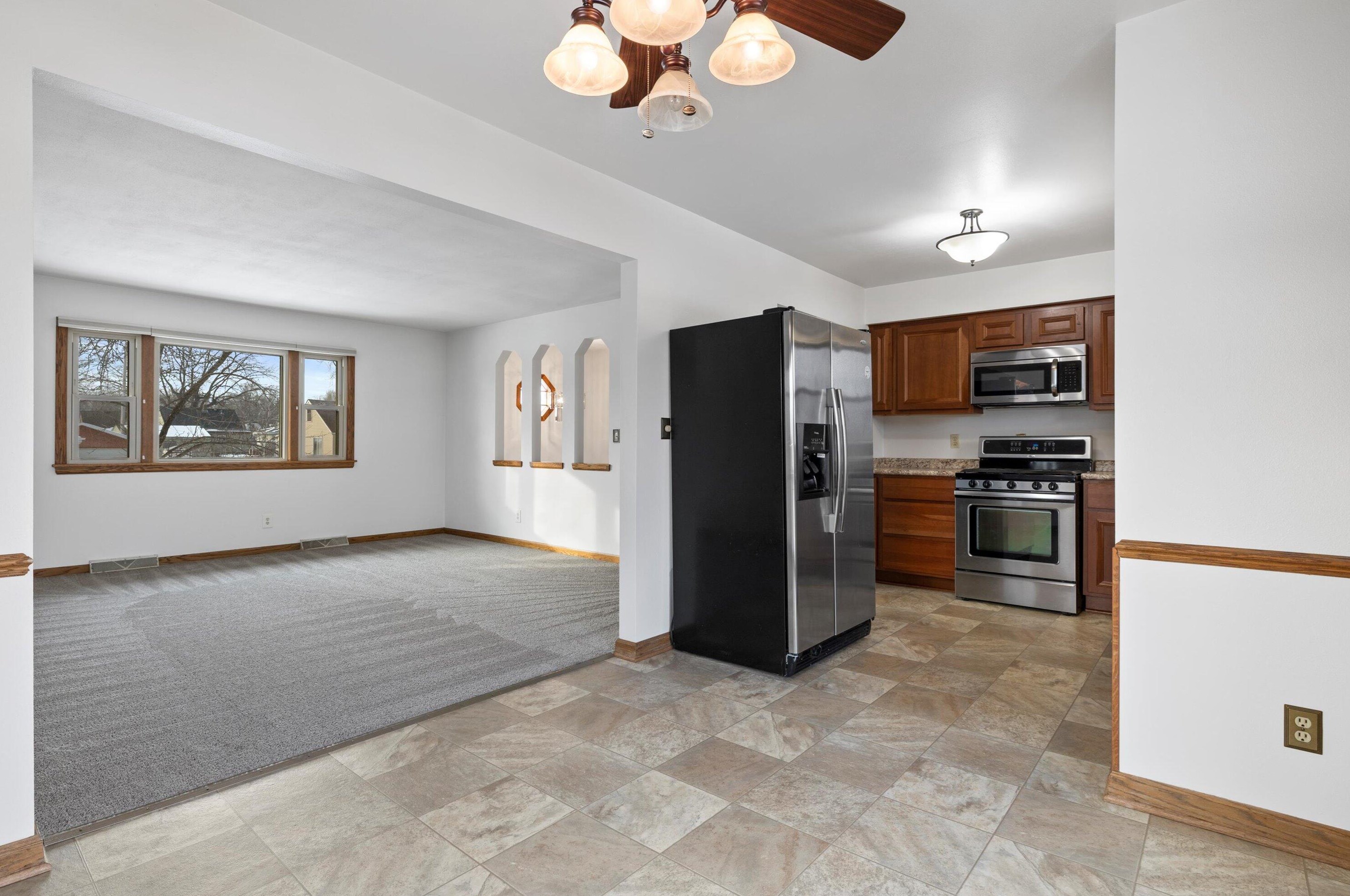 5946 33, Milwaukee WI 53221-4724 exterior