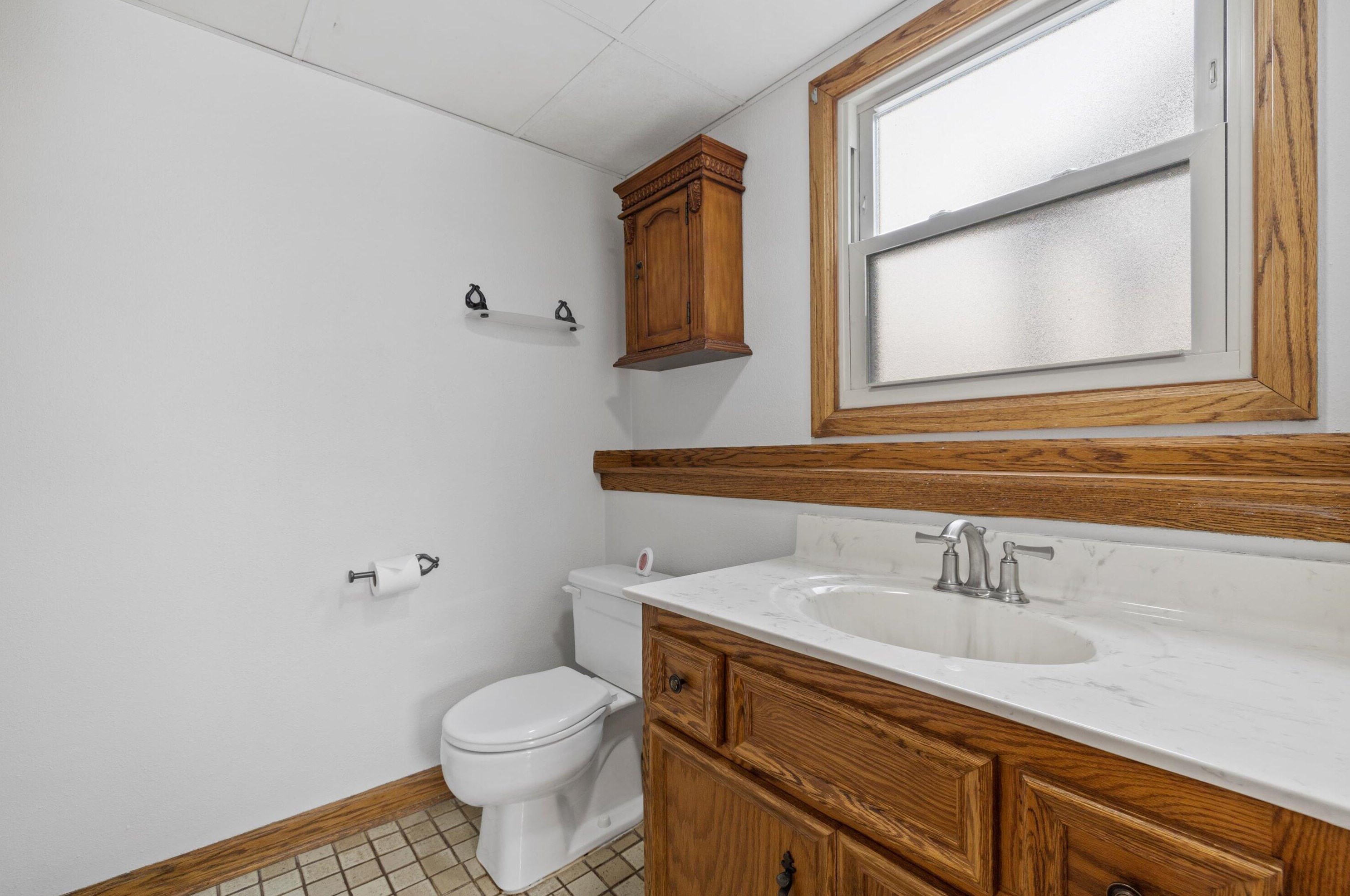 5946 33, Milwaukee WI 53221-4724 exterior