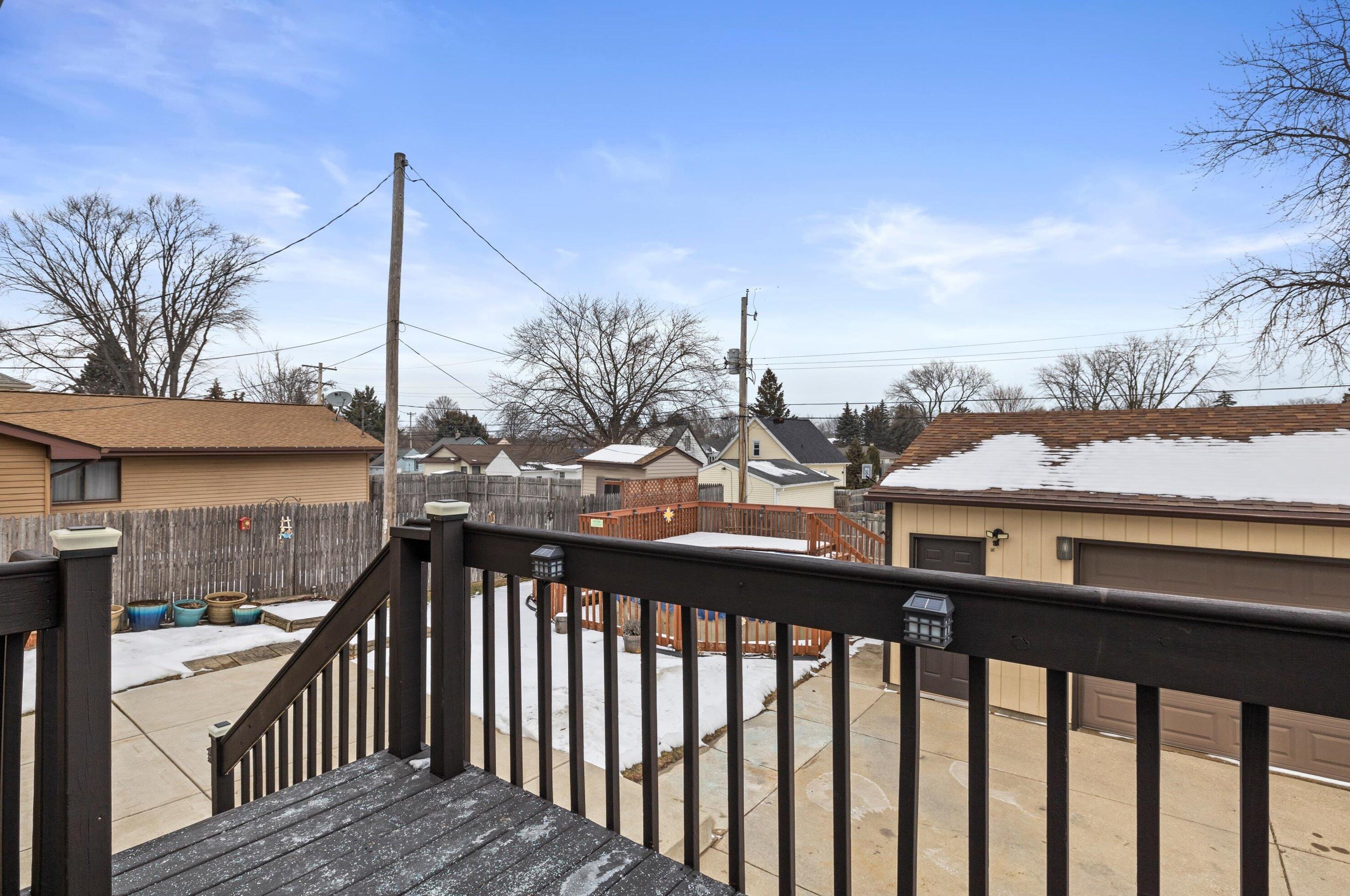 5946 33, Milwaukee WI 53221-4724 exterior