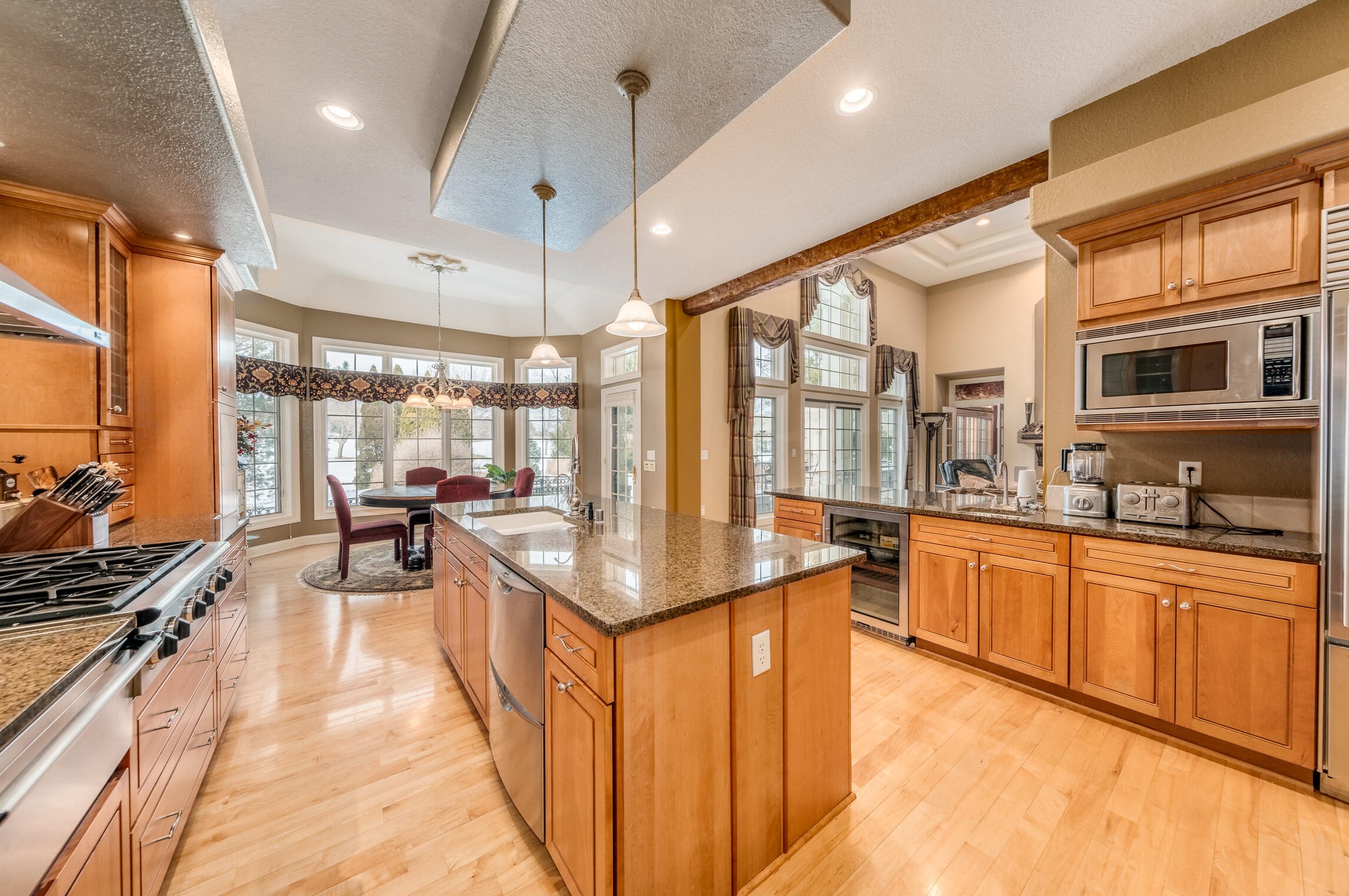 603 Thornbush Cir, Chenequa WI  53029-8648 exterior
