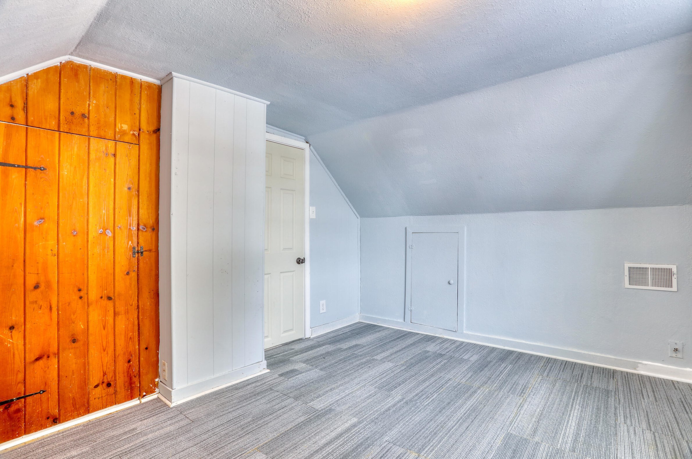 5225 Whitnall Ave, Cudahy WI  53110-1940 exterior