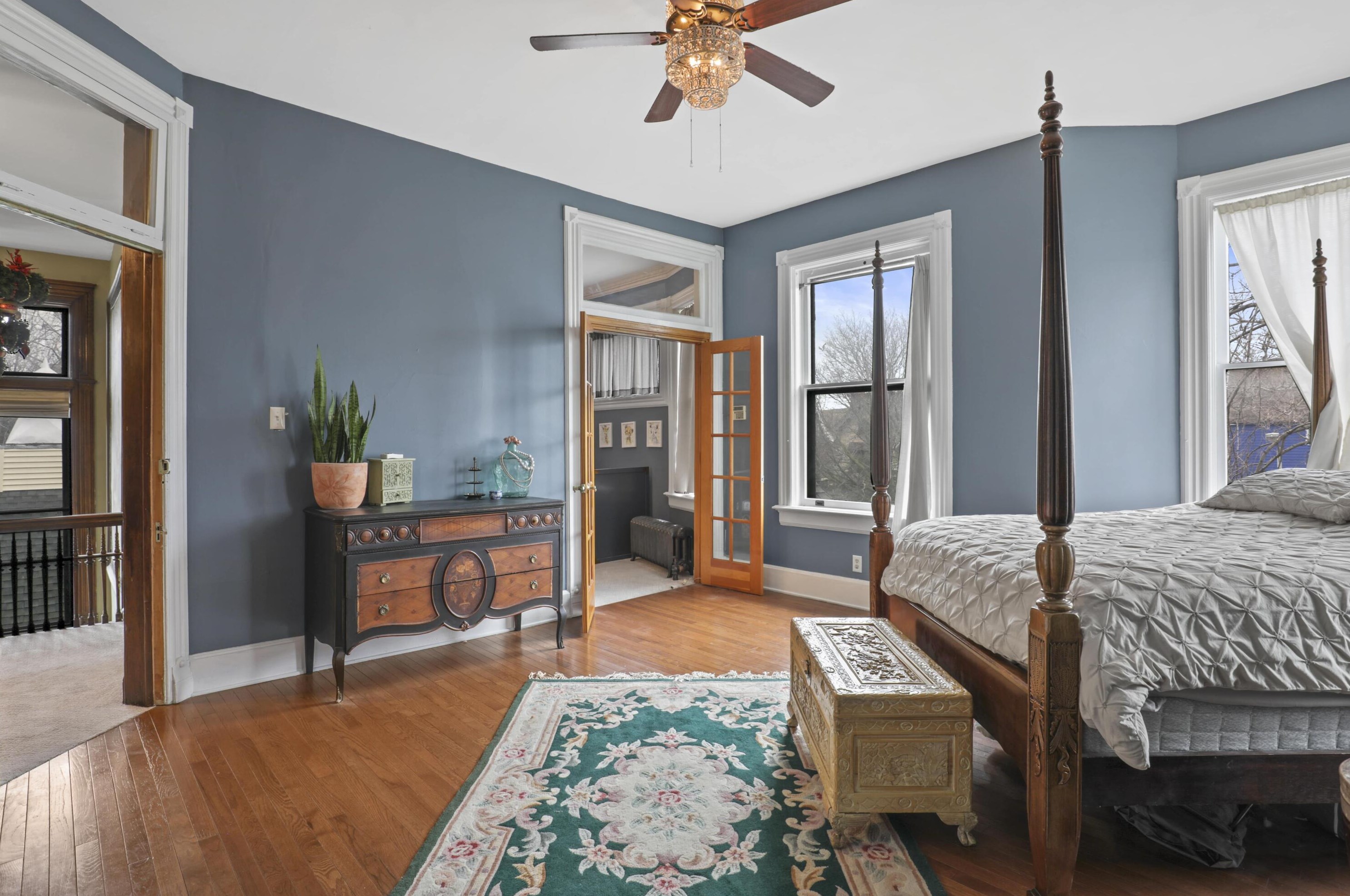 2126 Juneau Ave, Milwaukee WI 53233-1119 exterior