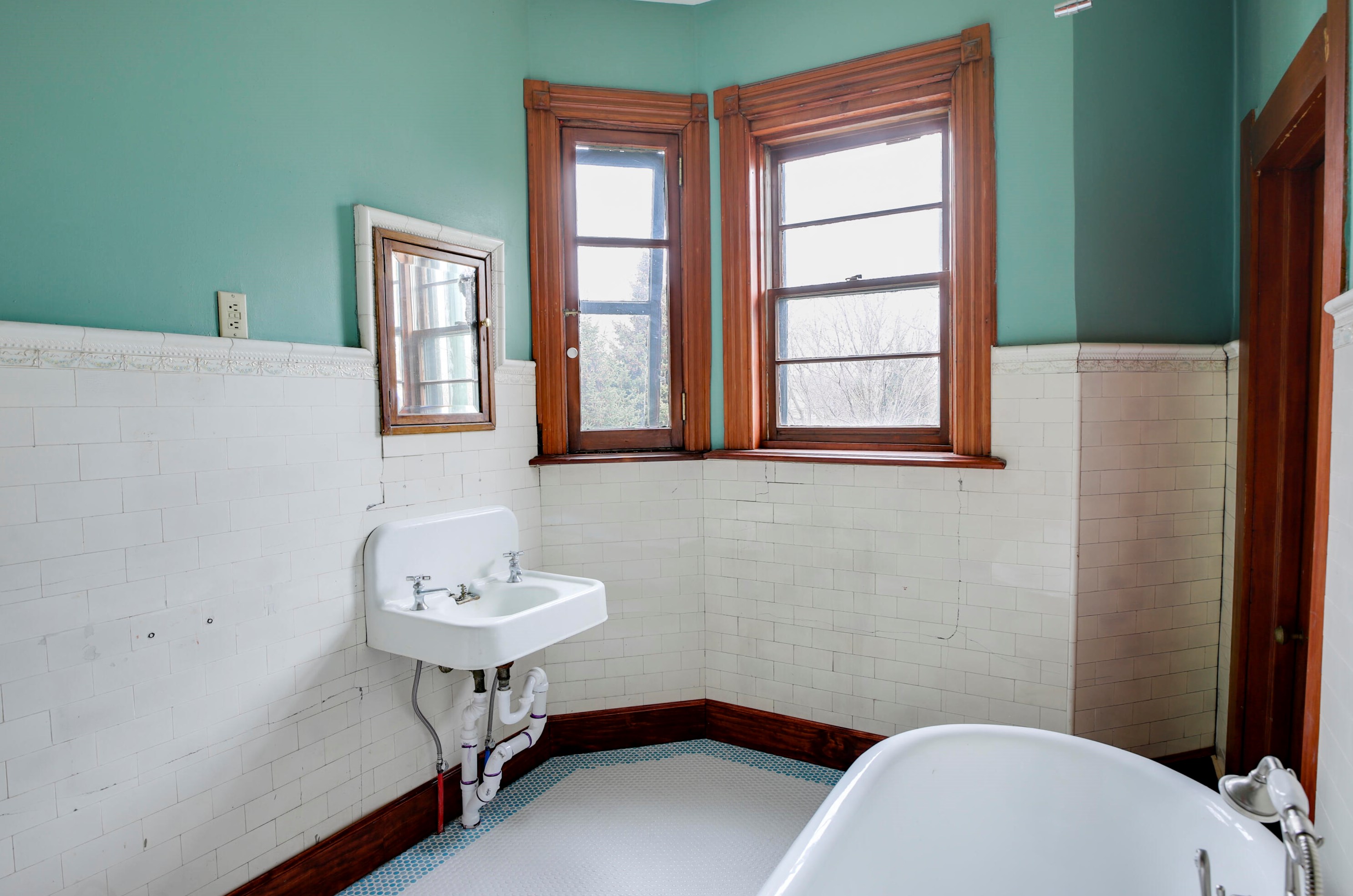 2126 Juneau Ave, Milwaukee WI 53233-1119 exterior