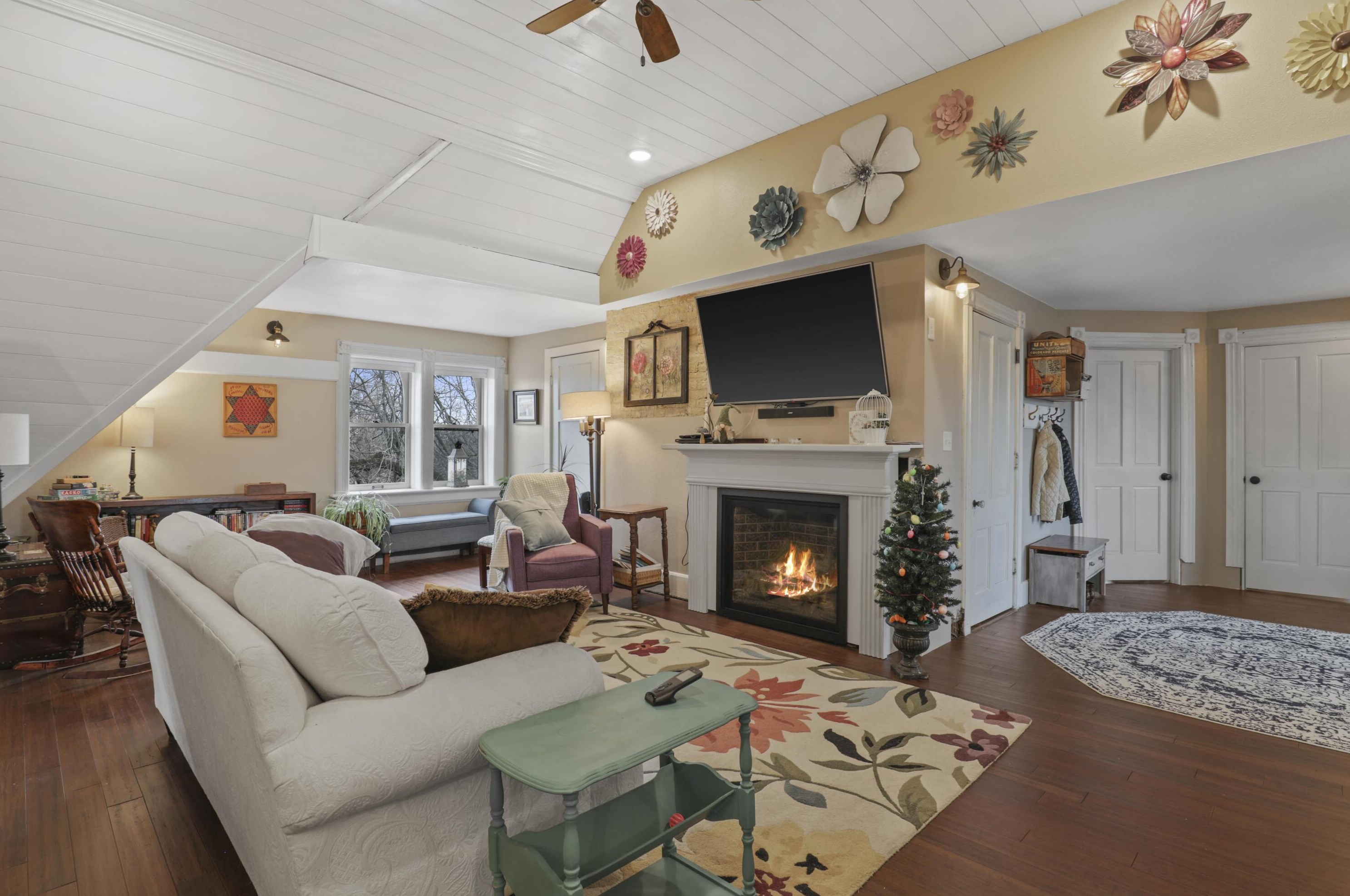 2126 Juneau Ave, Milwaukee WI 53233-1119 exterior