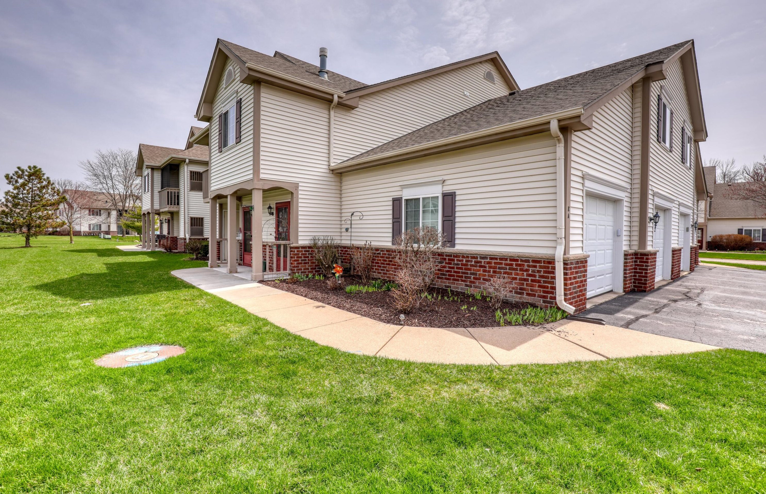 596 Pewaukee Rd, Pewaukee WI  53072-6556 exterior