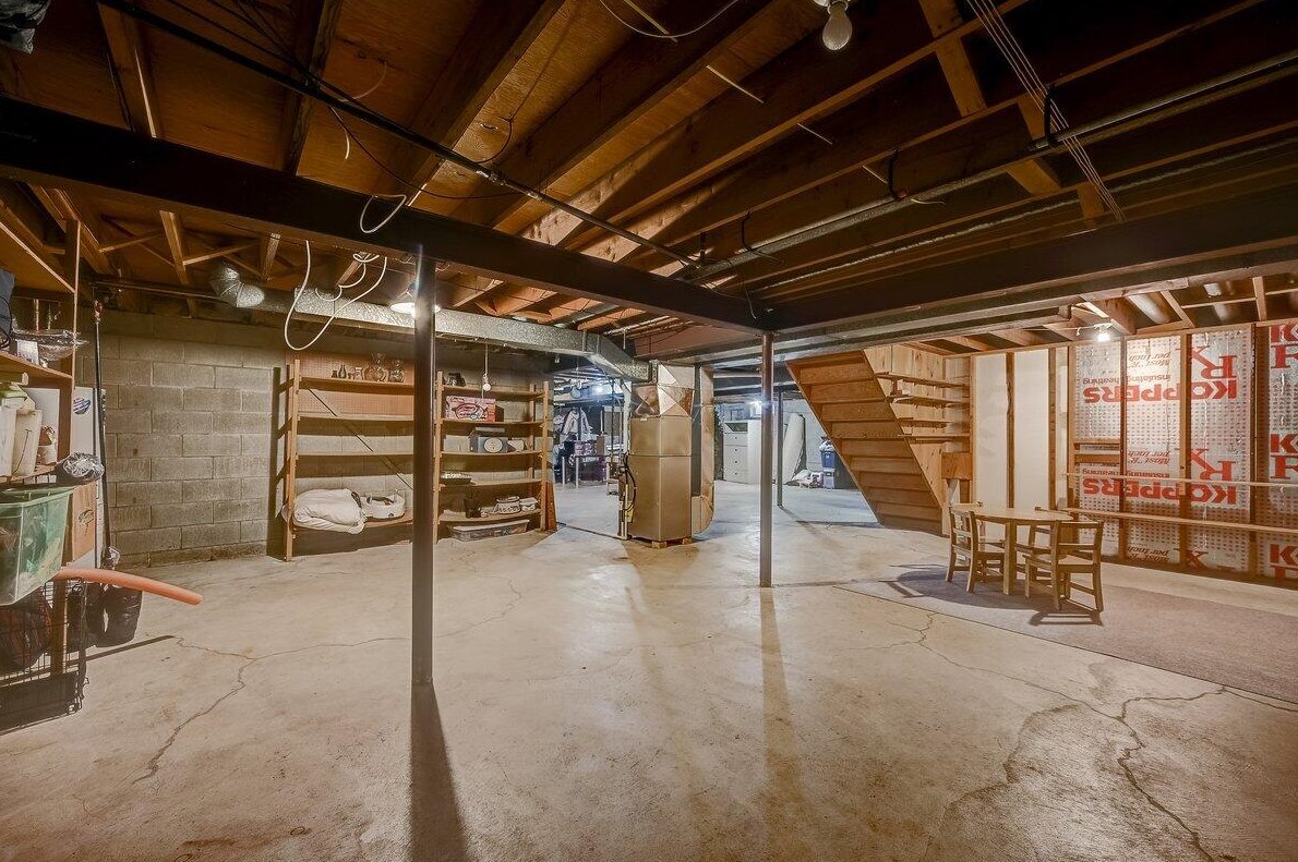 19050 Lothmoor Drive Lower, Brookfield WI  53045-4190 exterior