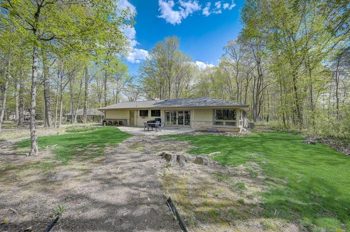 19050 Lothmoor Drive Lower, Brookfield WI  53045-4190 exterior