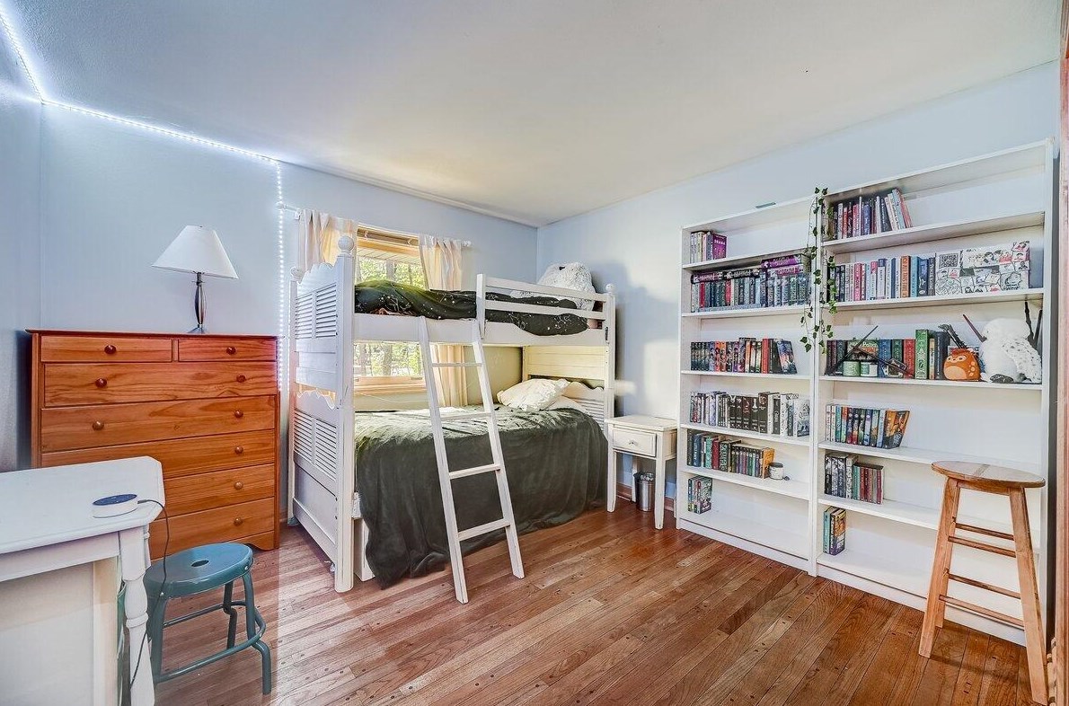 19050 Lothmoor Drive Lower, Brookfield WI  53045-4190 exterior