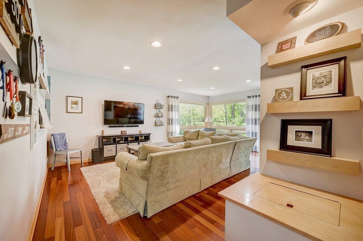 19050 Lothmoor Drive Lower, Brookfield WI  53045-4190 exterior