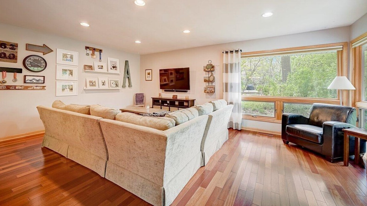 19050 Lothmoor Drive Lower, Brookfield WI  53045-4190 exterior