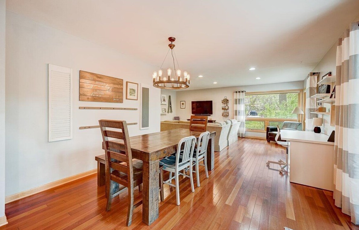 19050 Lothmoor Drive Lower, Brookfield WI  53045-4190 exterior