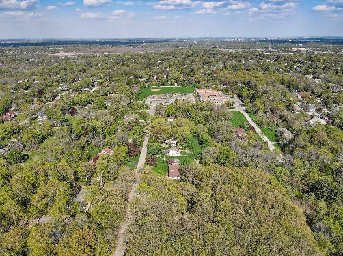 19050 Lothmoor Drive Lower, Brookfield WI  53045-4190 exterior