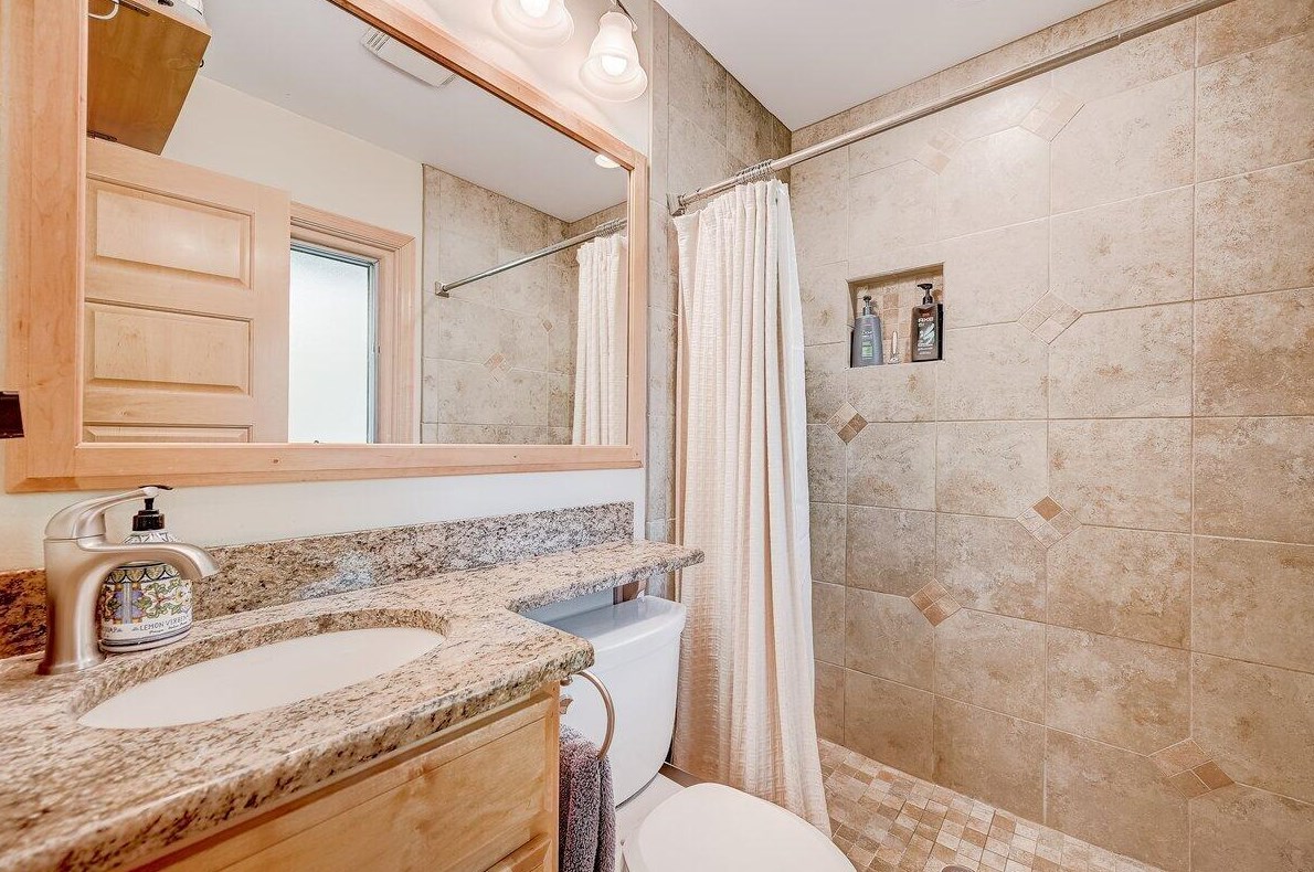 19050 Lothmoor Drive Lower, Brookfield WI  53045-4190 exterior