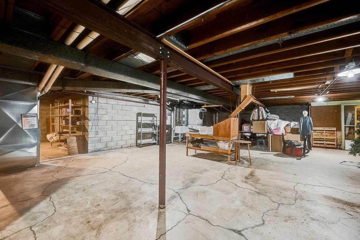 19050 Lothmoor Drive Lower, Brookfield WI  53045-4190 exterior