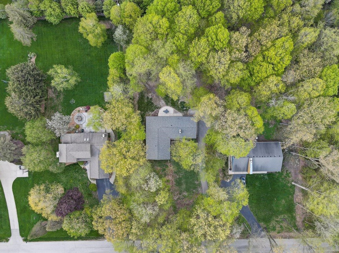 19050 Lothmoor Drive Lower, Brookfield WI  53045-4190 exterior