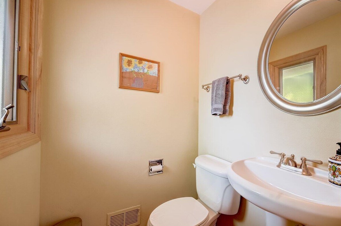 19050 Lothmoor Drive Lower, Brookfield WI  53045-4190 exterior