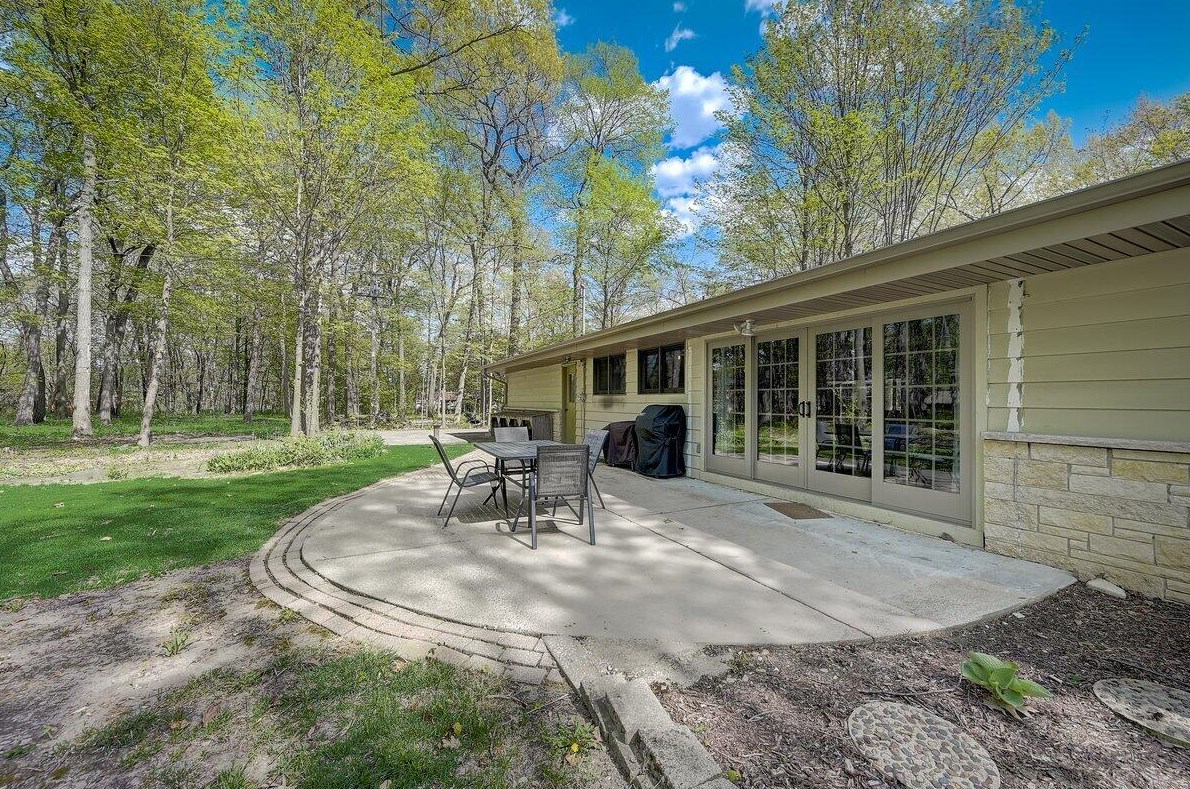 19050 Lothmoor Drive Lower, Brookfield WI  53045-4190 exterior