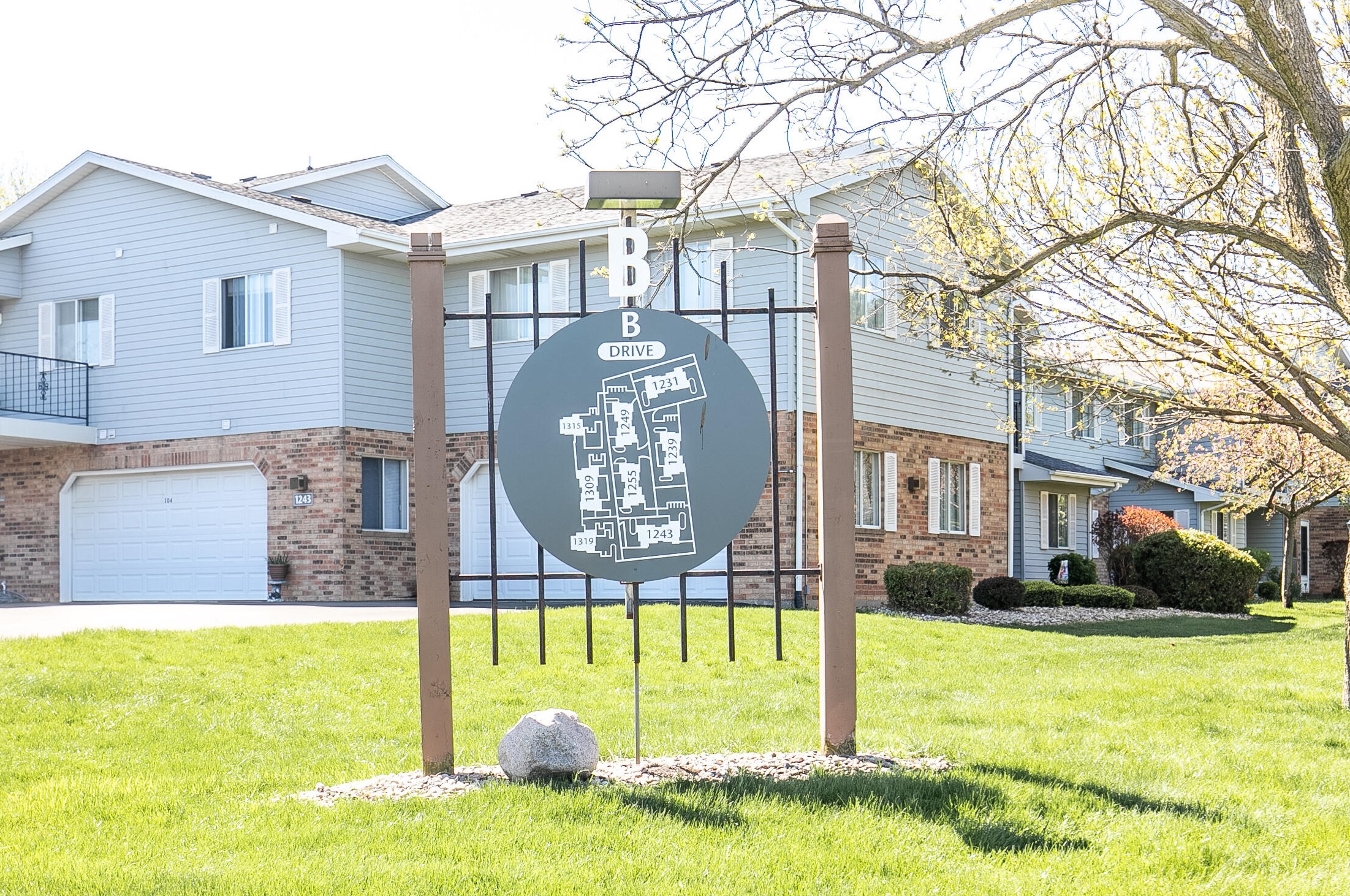 1231 Sunnyslope Dr, Racine WI  53406-3483 exterior