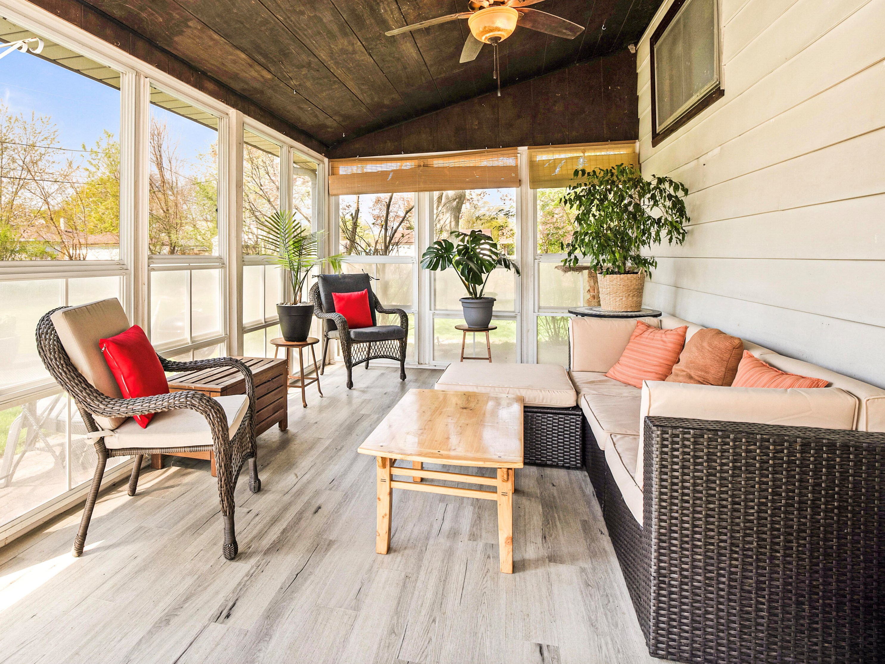 1401 Manistique Ave, South Milwaukee WI  53172-3049 exterior