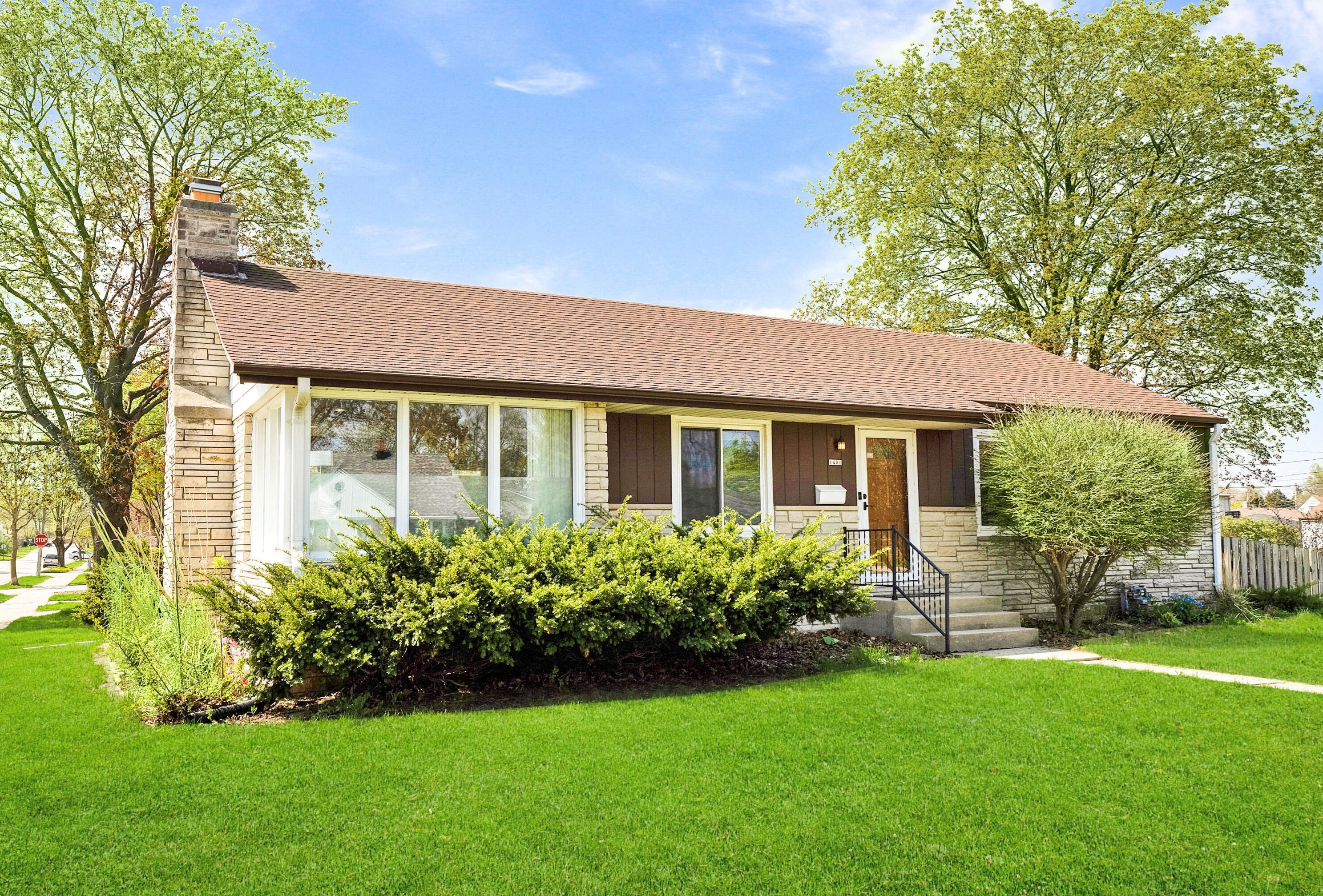 1401 Manistique Ave, South Milwaukee WI  53172-3049 exterior